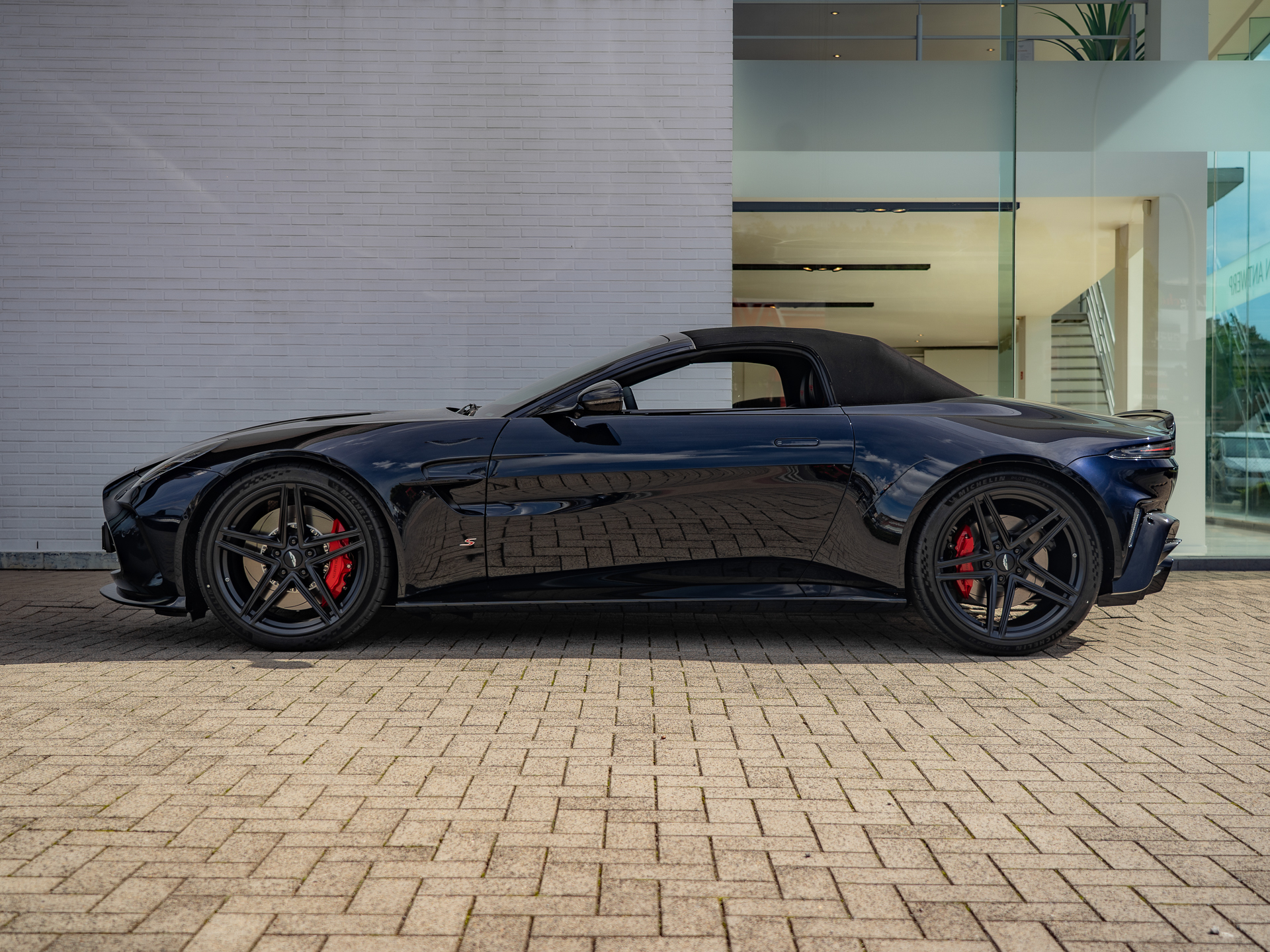 Ready2Drive Vantage S Roadster Ultramarine Black - 23