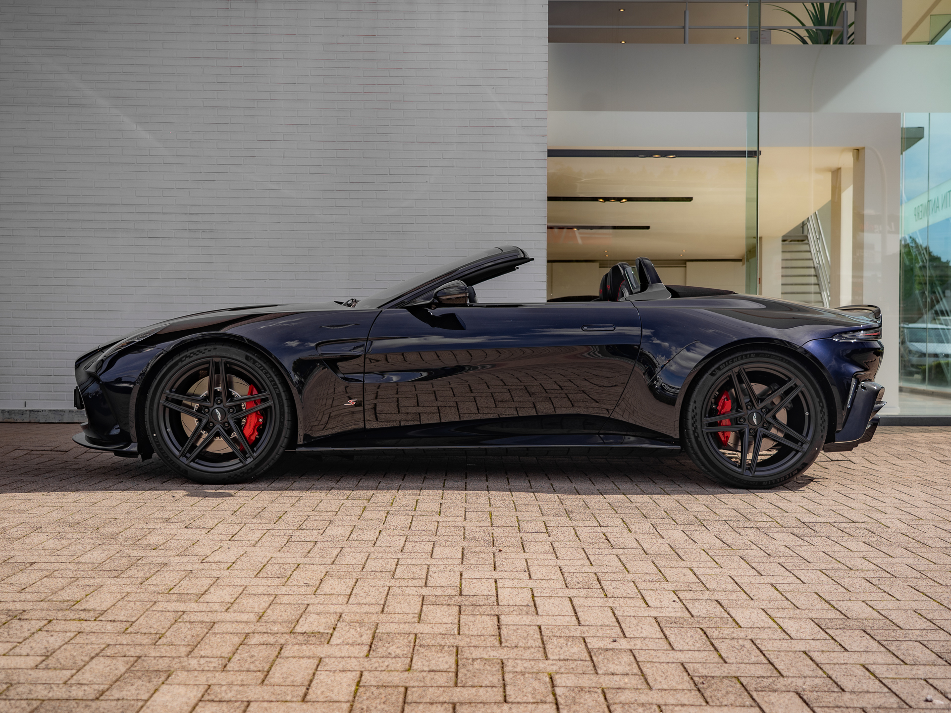 Ready2Drive Vantage S Roadster Ultramarine Black - 24