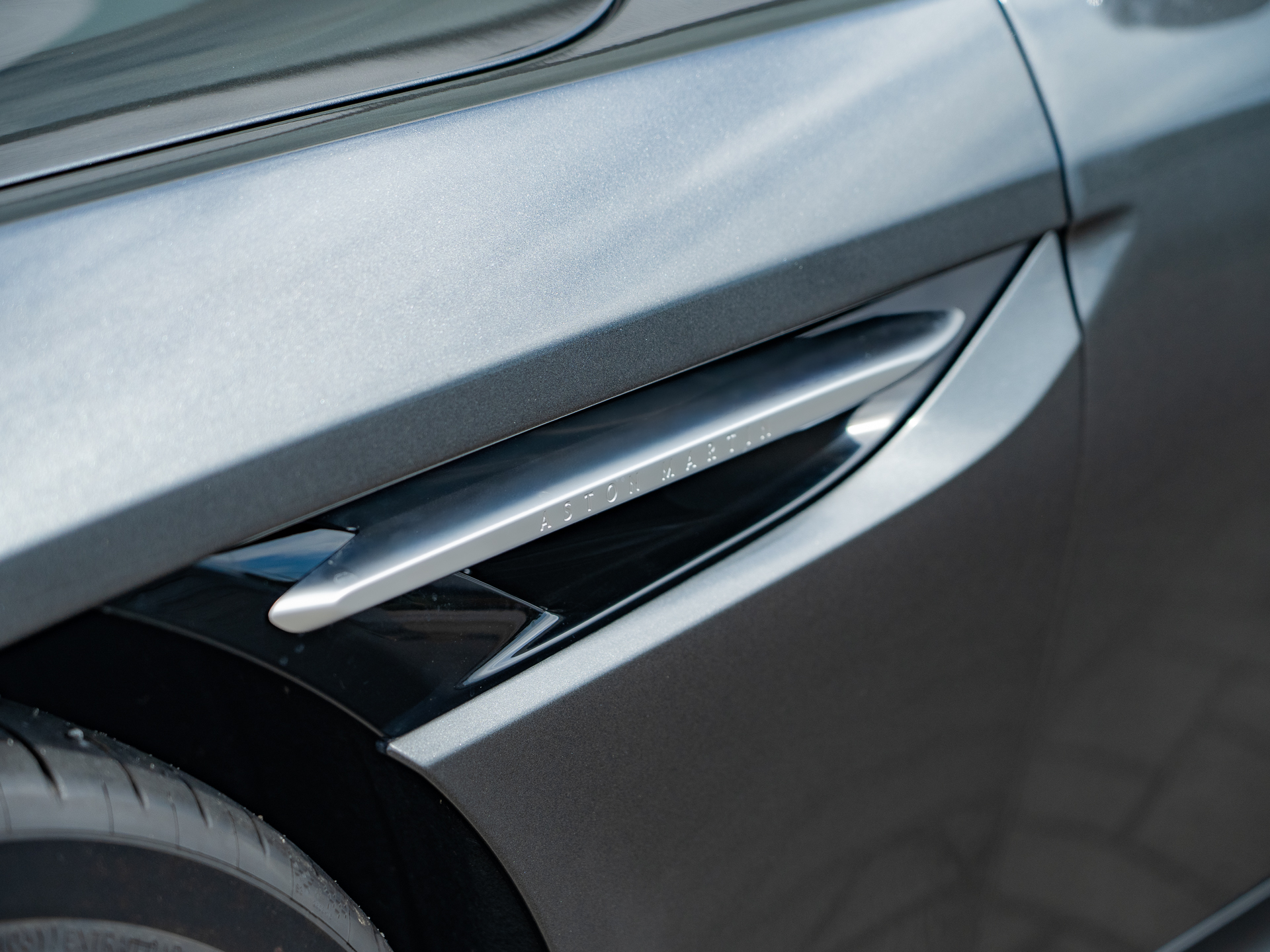 Ready2Drive DB12 Coupe Magnetic Silver - 9