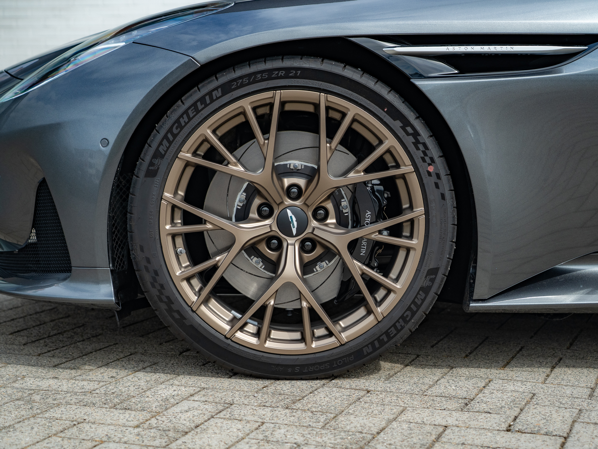 Ready2Drive DB12 Coupe Magnetic Silver - 7