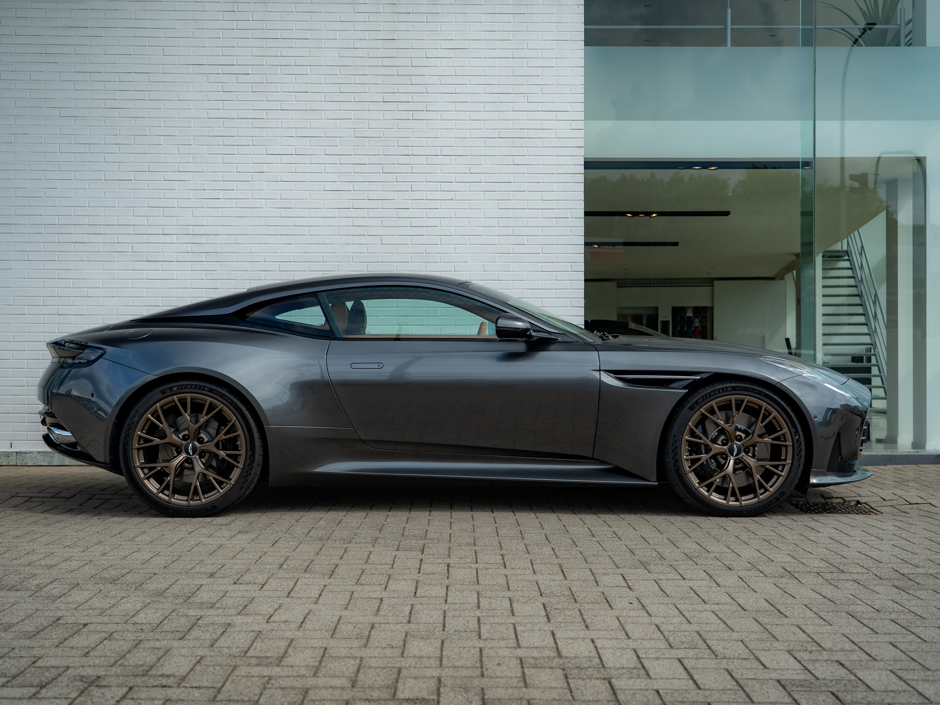 Ready2Drive DB12 Coupe Magnetic Silver - 4