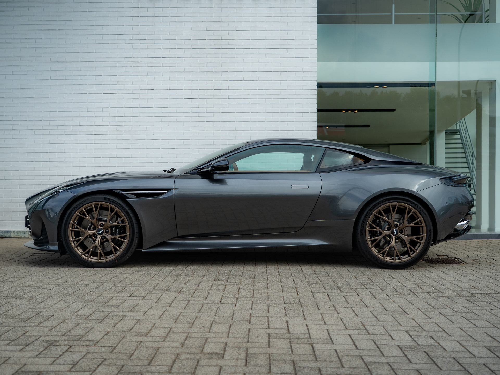 Ready2Drive DB12 Coupe Magnetic Silver - 5
