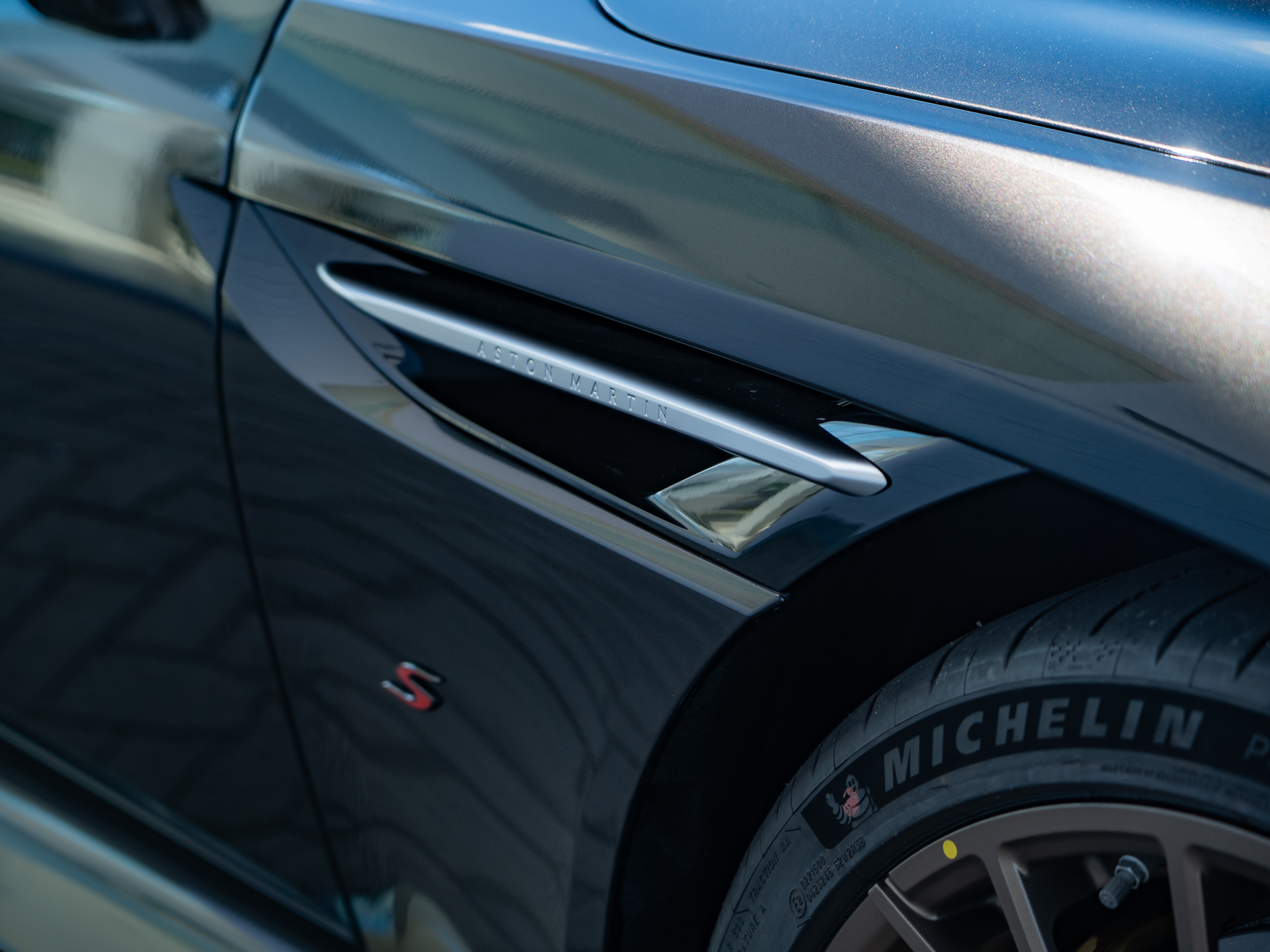 Ready2Drive DB12 Coupe Minotaur Green - 13