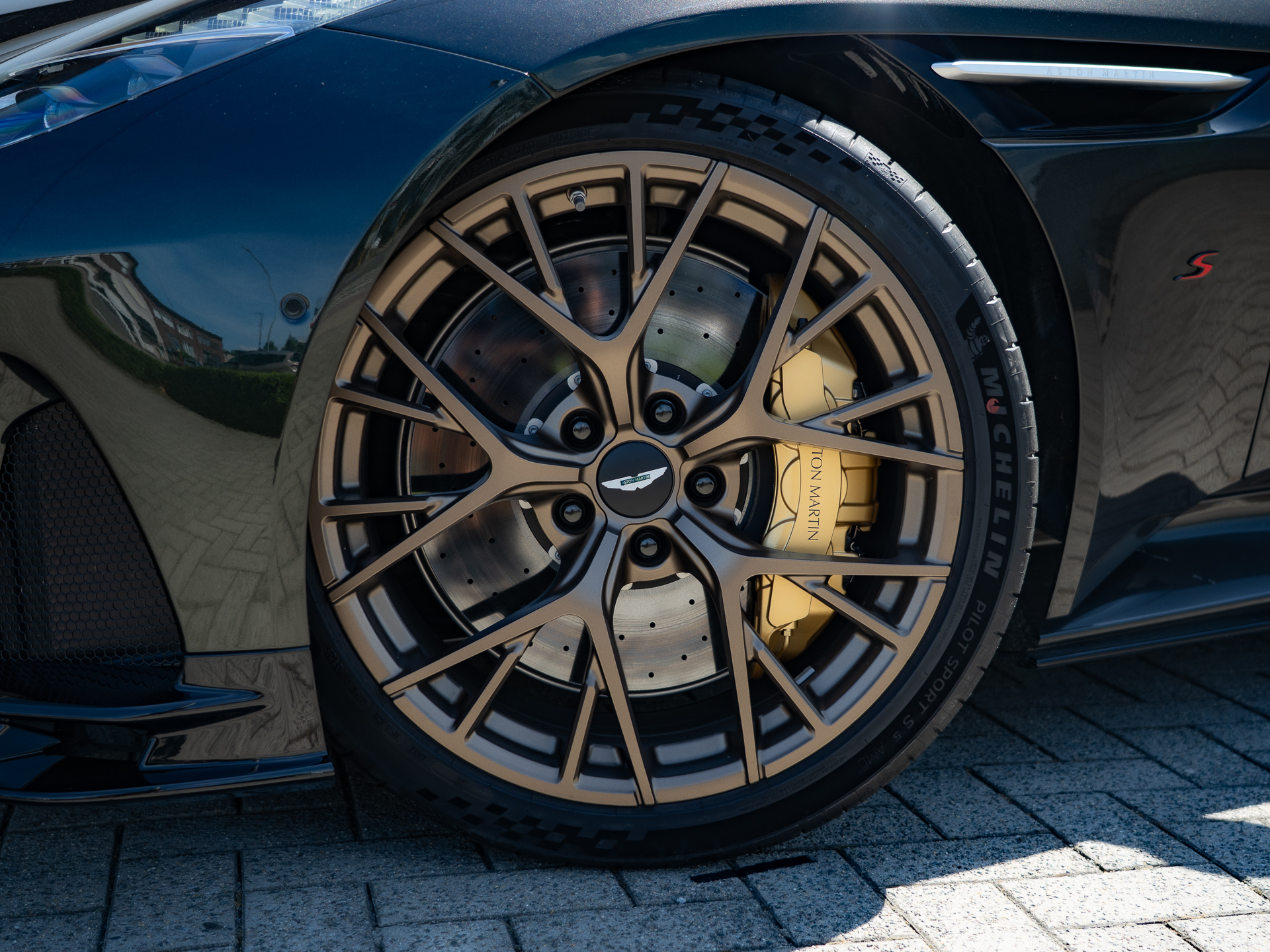 Ready2Drive DB12 Coupe Minotaur Green - 5