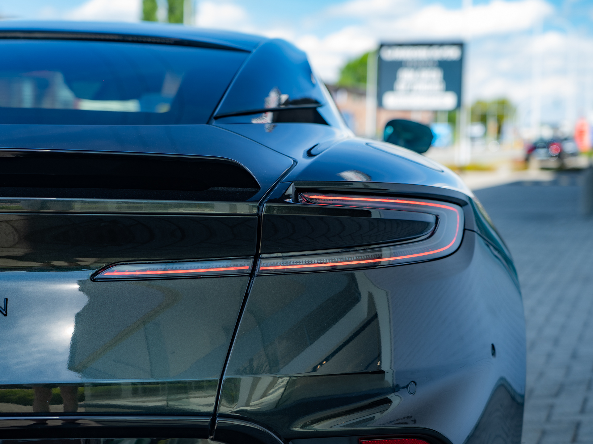 Ready2Drive DB12 Coupe Minotaur Green - 7