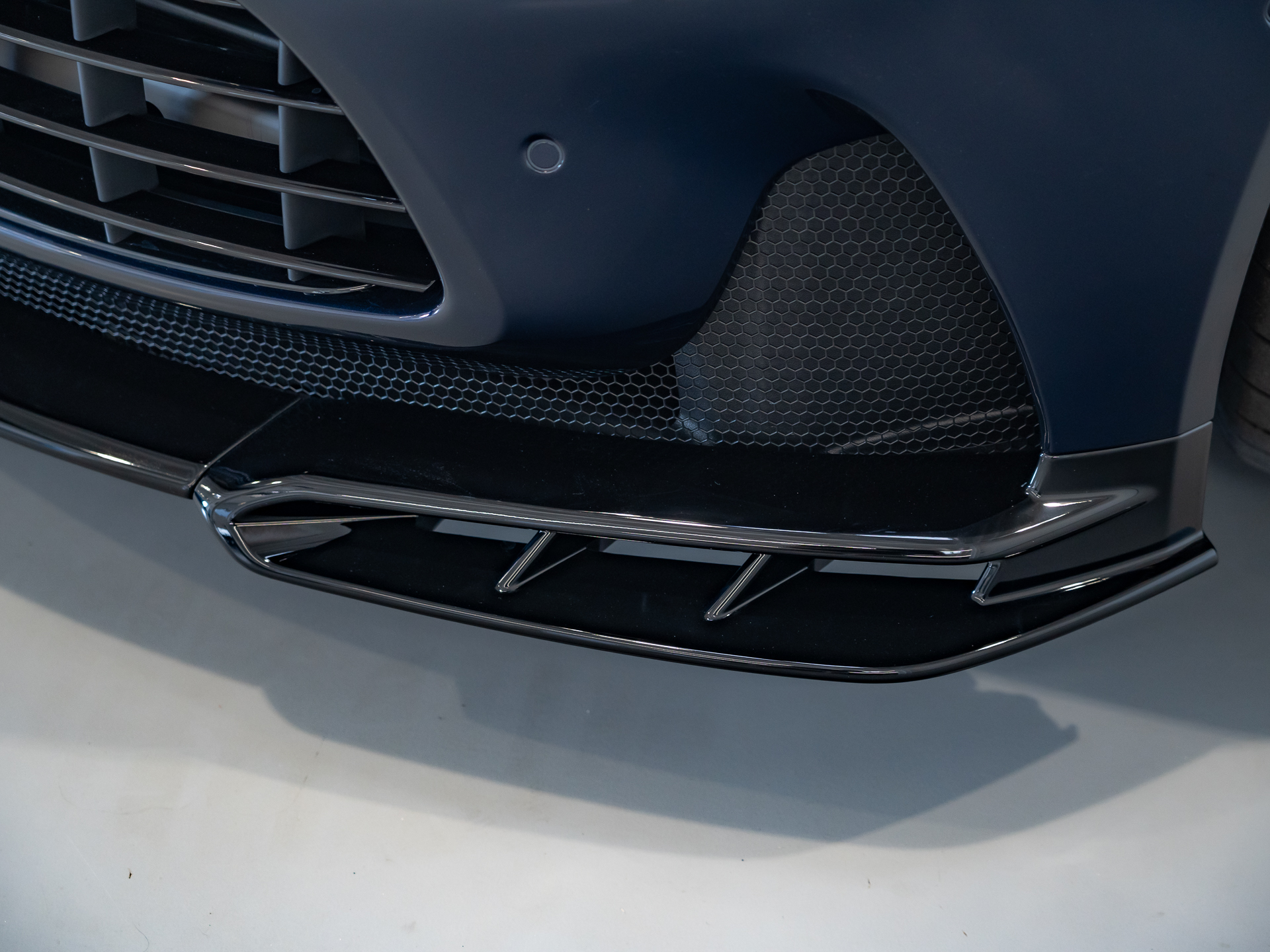 Ready2Drive DB12 S Coupe Chimera Blue - 14
