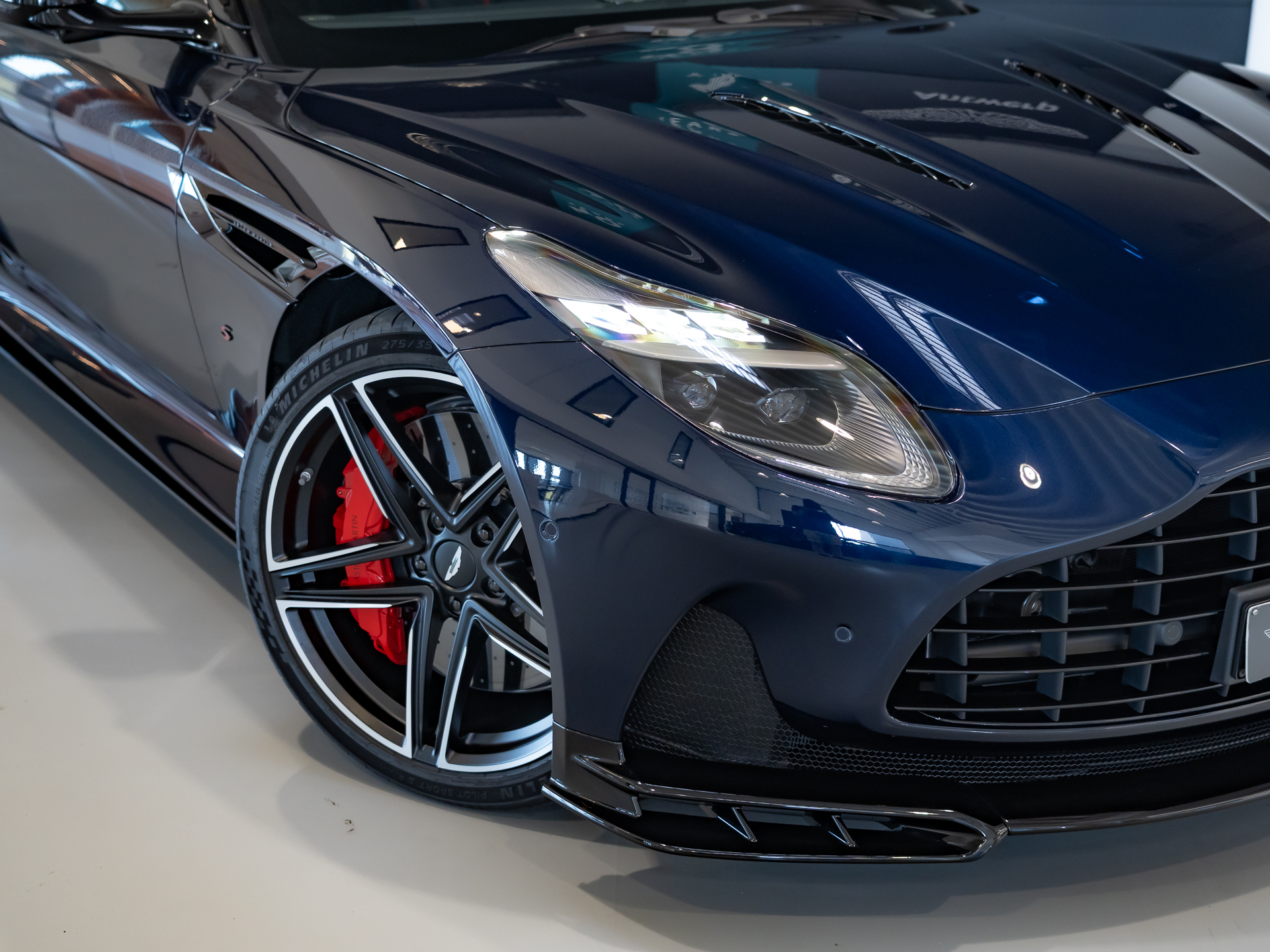 Ready2Drive DB12 S Coupe Chimera Blue - 15