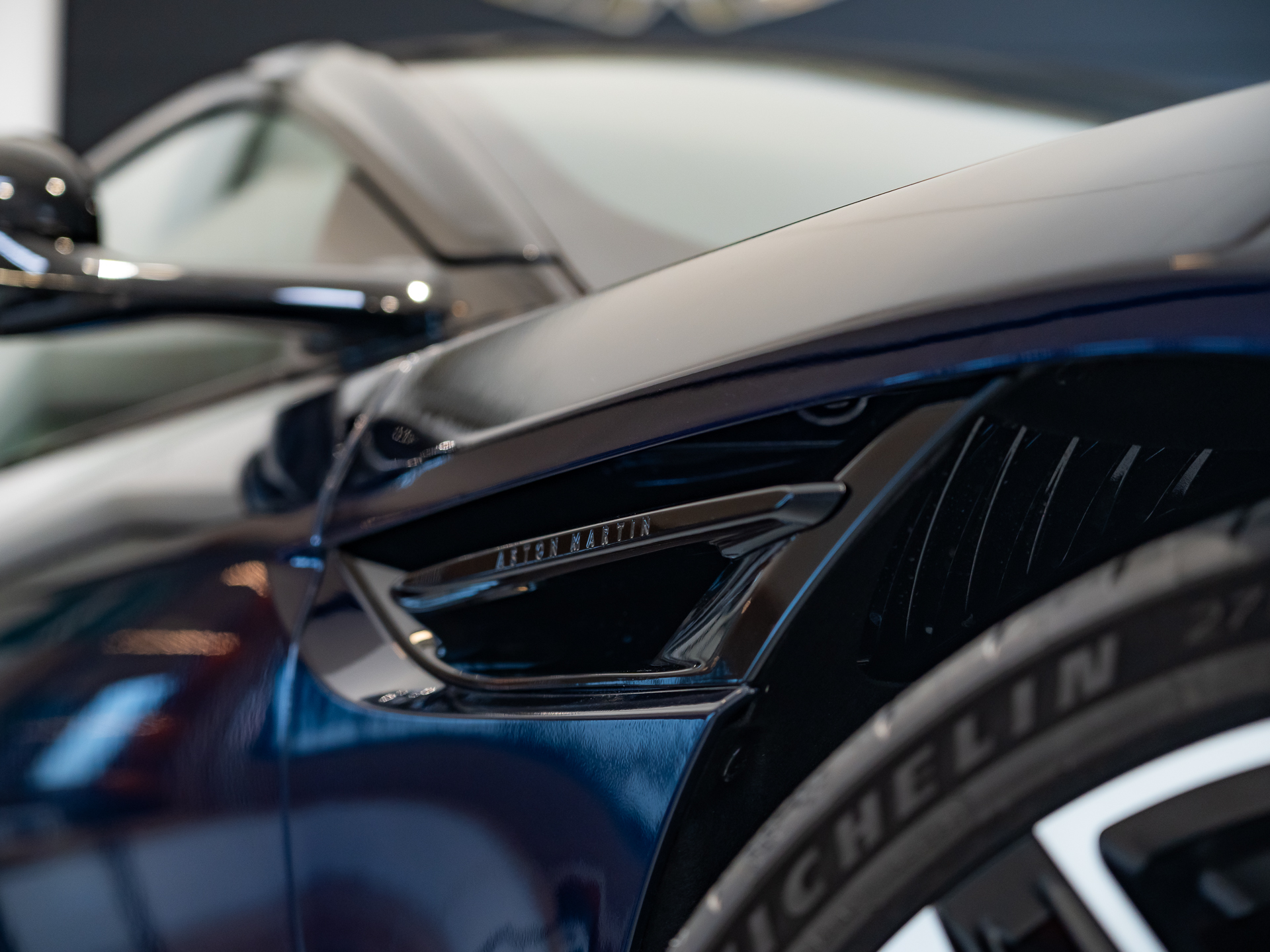 Ready2Drive DB12 S Coupe Chimera Blue - 16