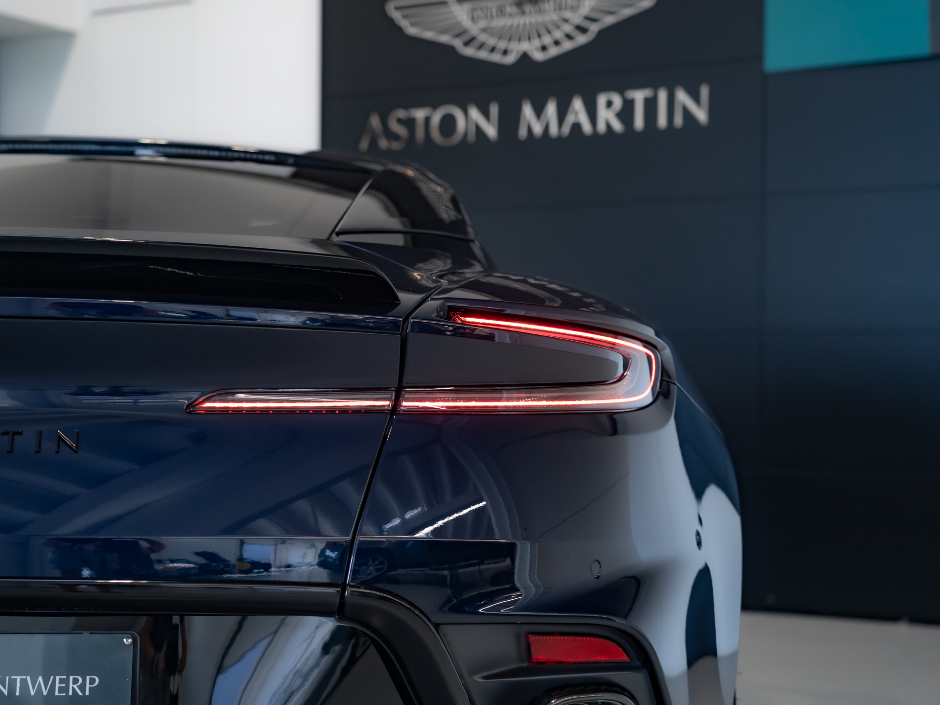 Ready2Drive DB12 S Coupe Chimera Blue - 17