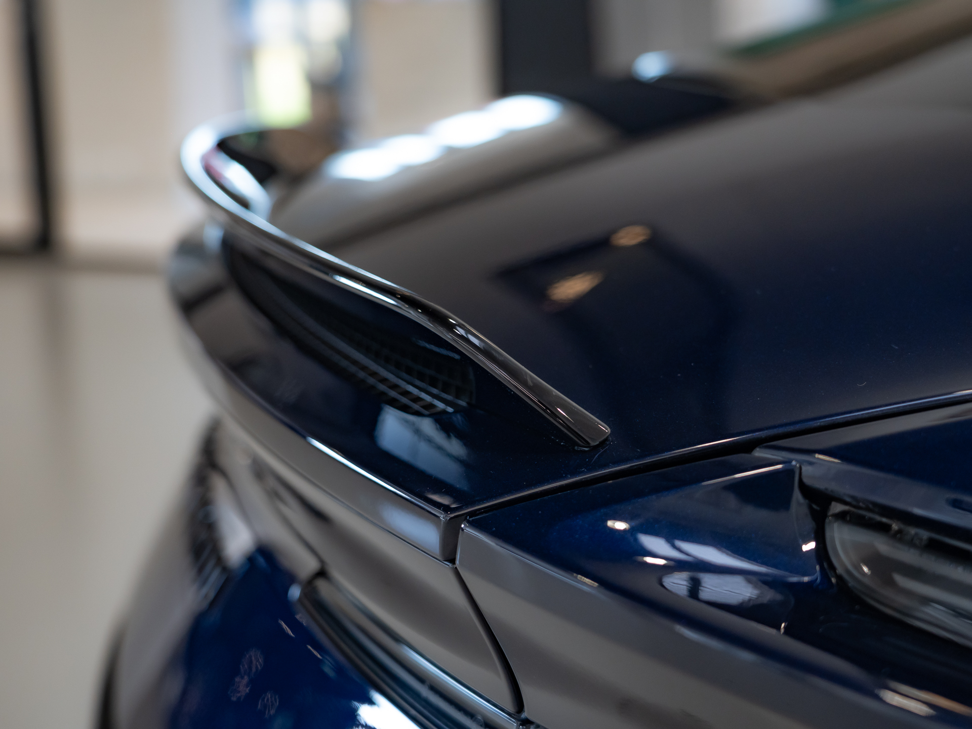 Ready2Drive DB12 S Coupe Chimera Blue - 20