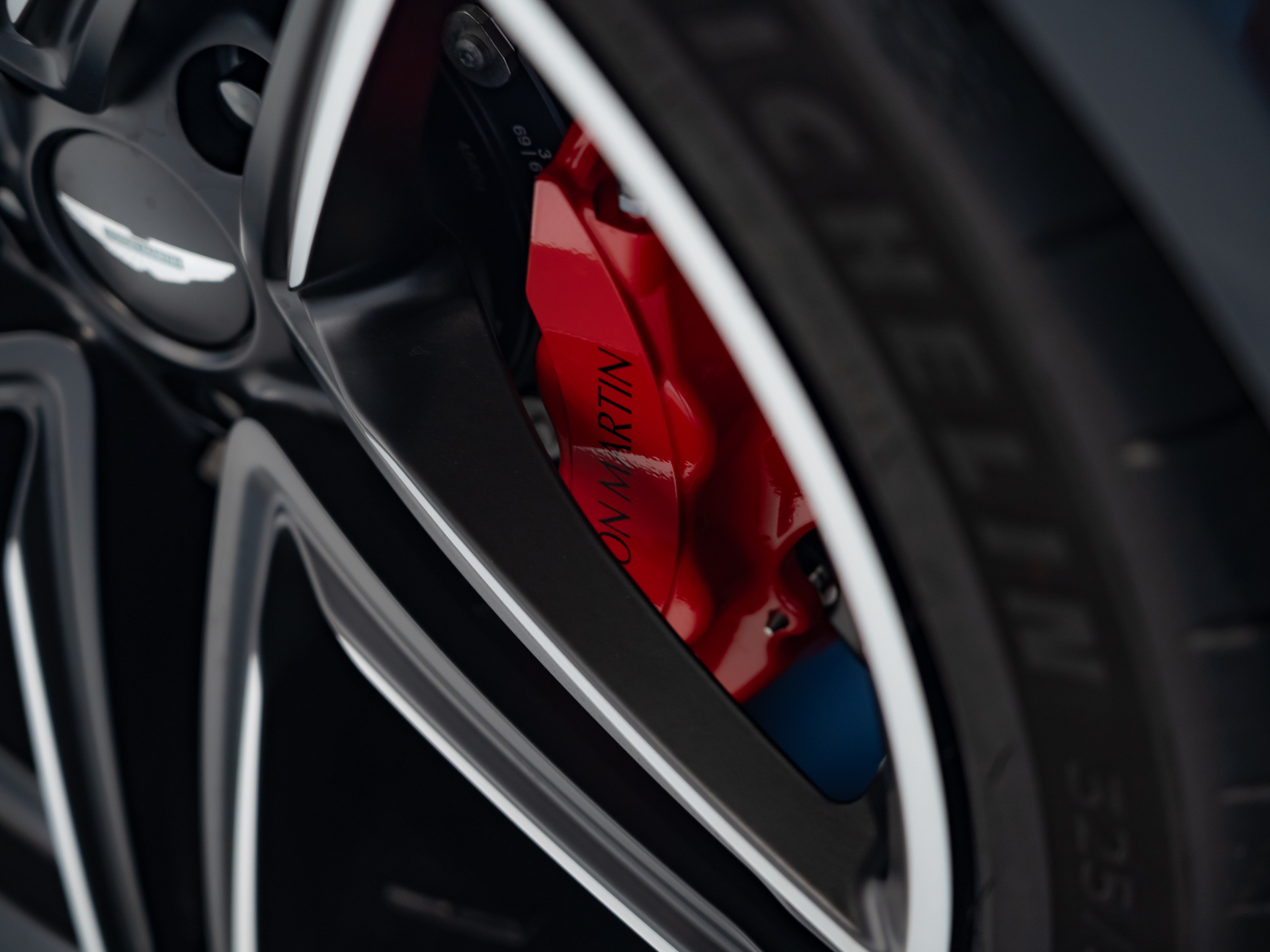 Ready2Drive DB12 S Coupe Chimera Blue - 22