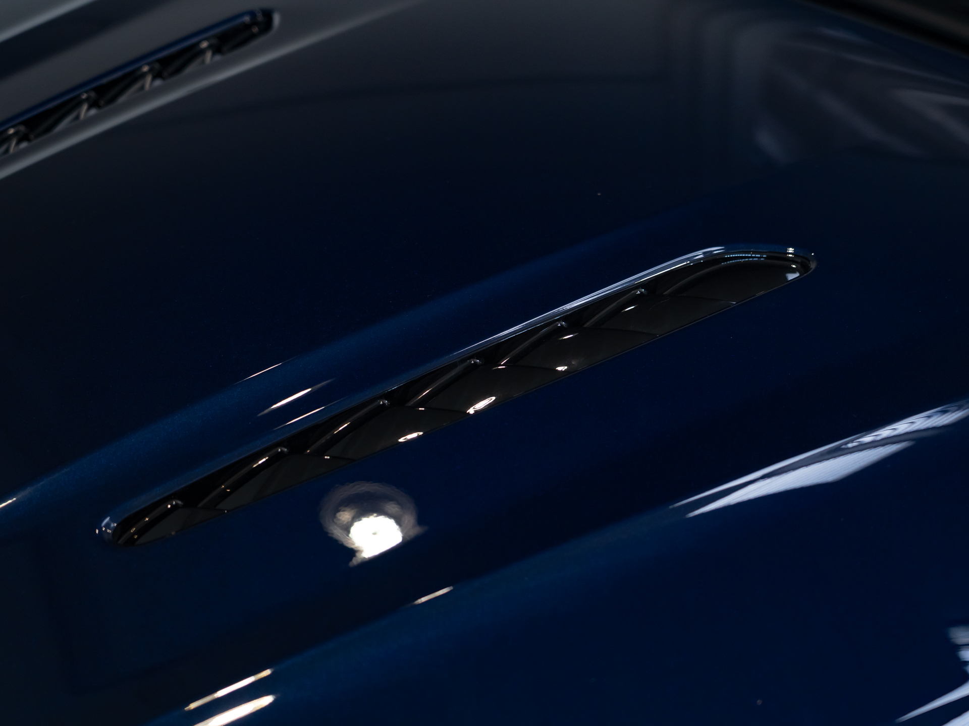 Ready2Drive DB12 S Coupe Chimera Blue - 23