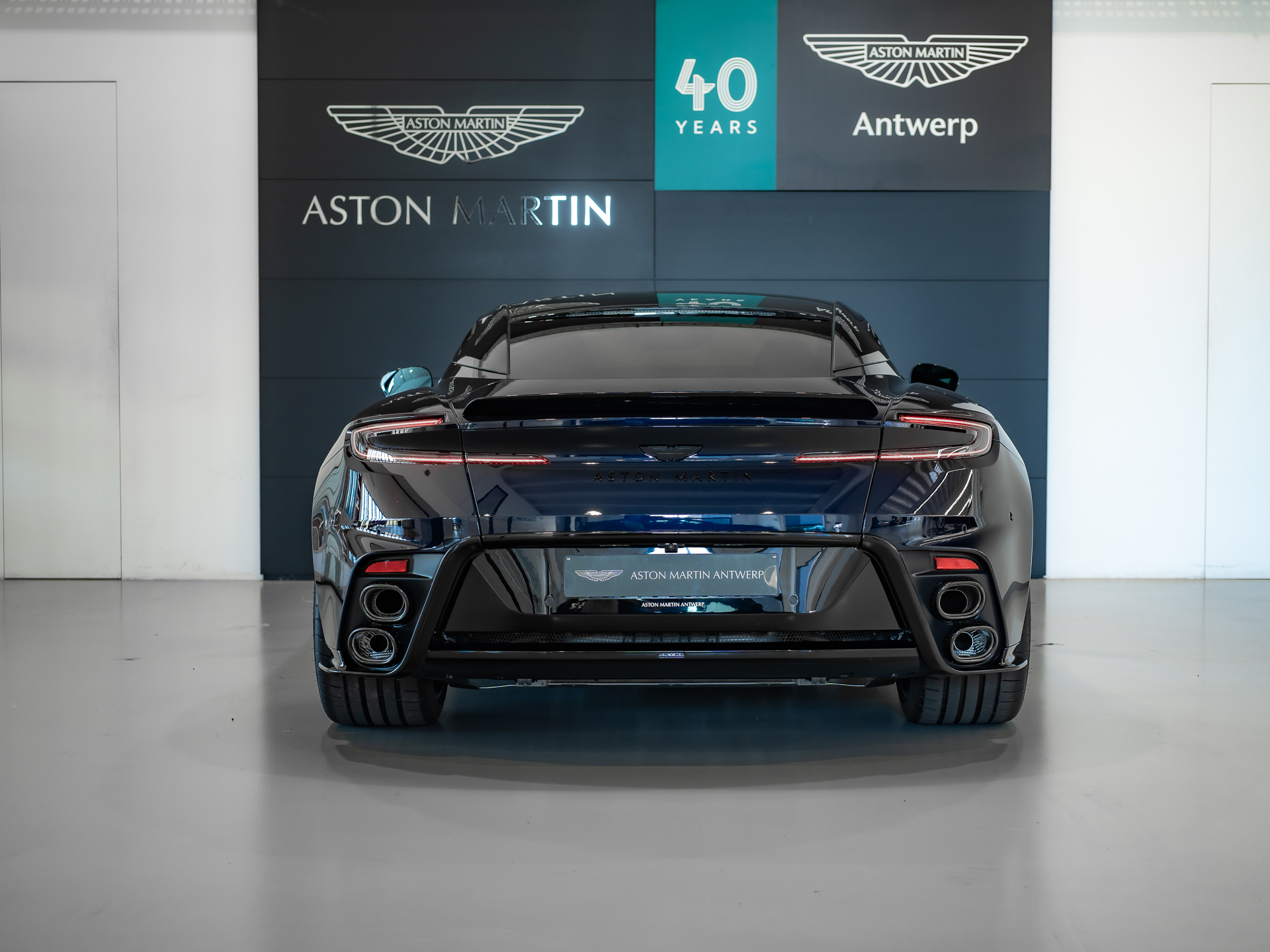 Ready2Drive DB12 S Coupe Chimera Blue - 2