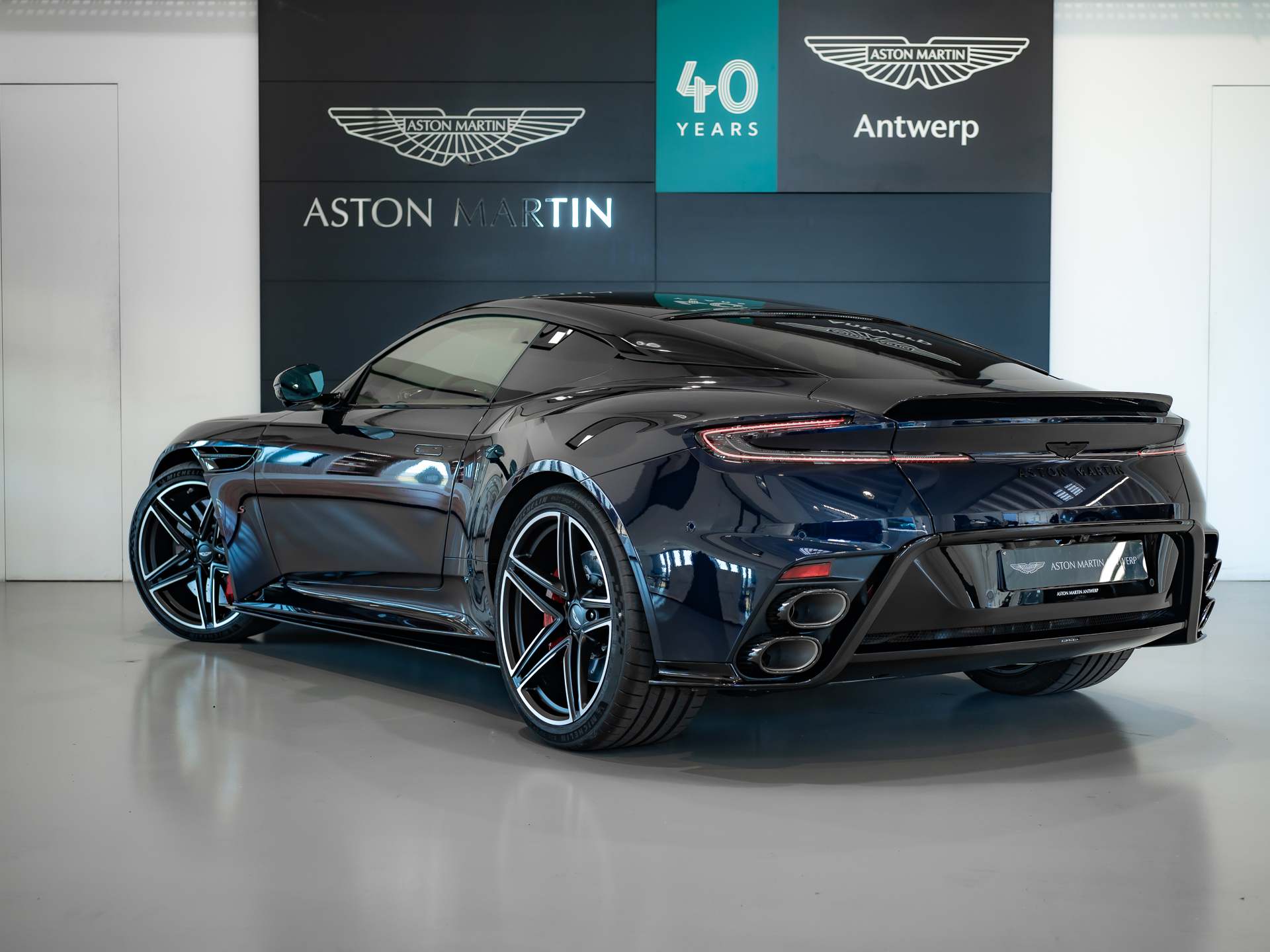 Ready2Drive DB12 S Coupe Chimera Blue - 3