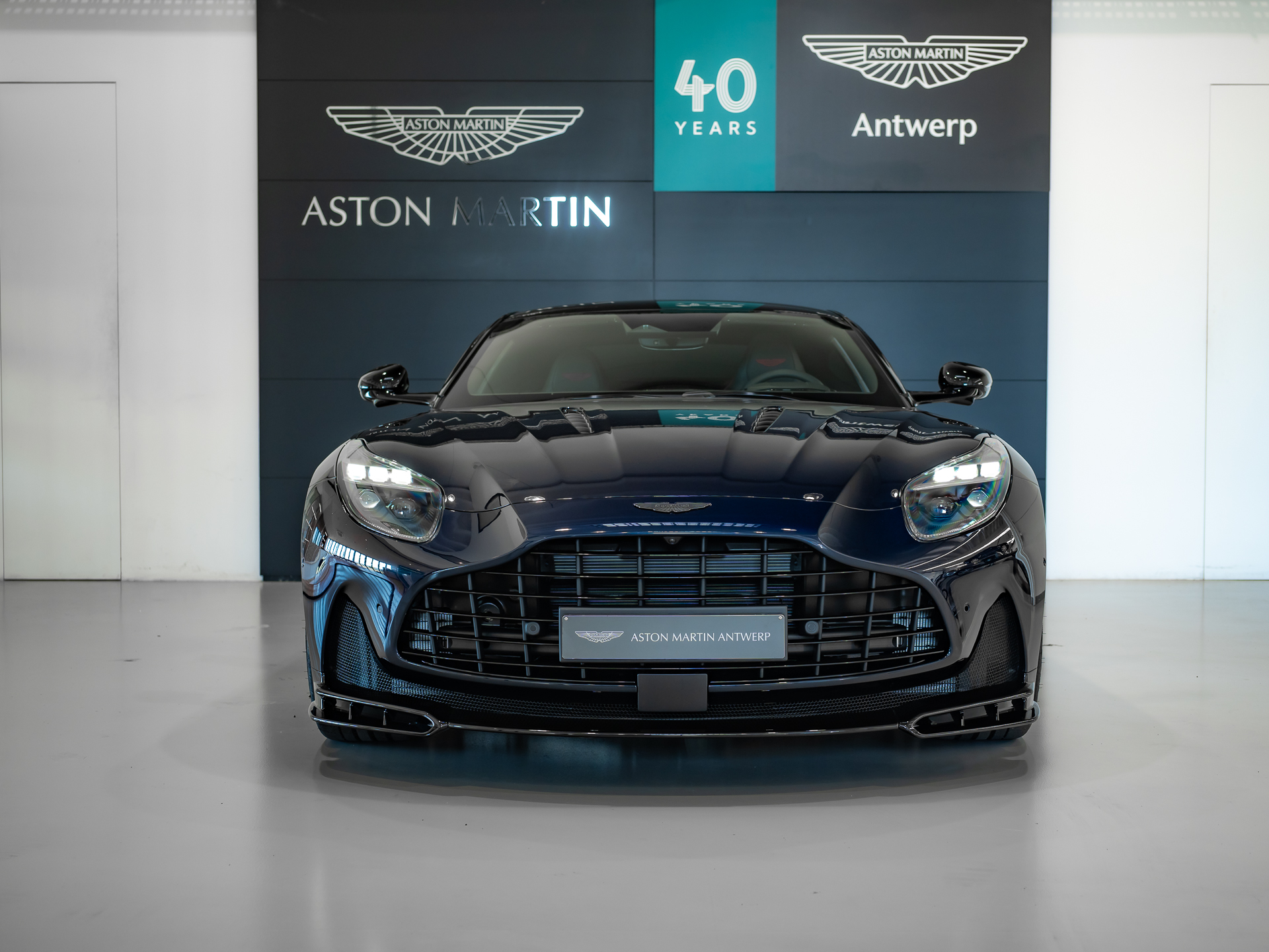 Ready2Drive DB12 S Coupe Chimera Blue - 5