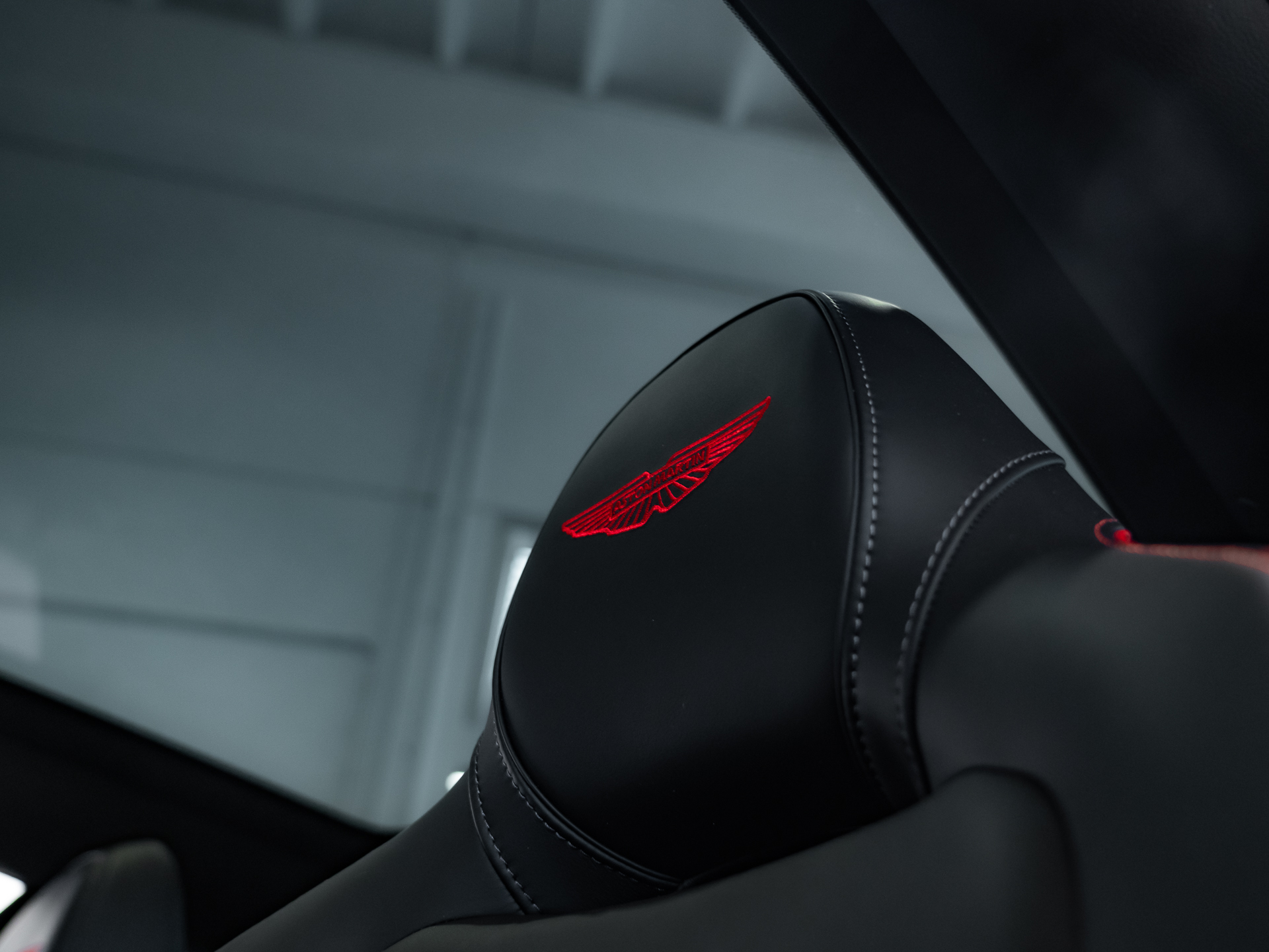 Ready2Drive DB12 S Coupe Chimera Blue - 34
