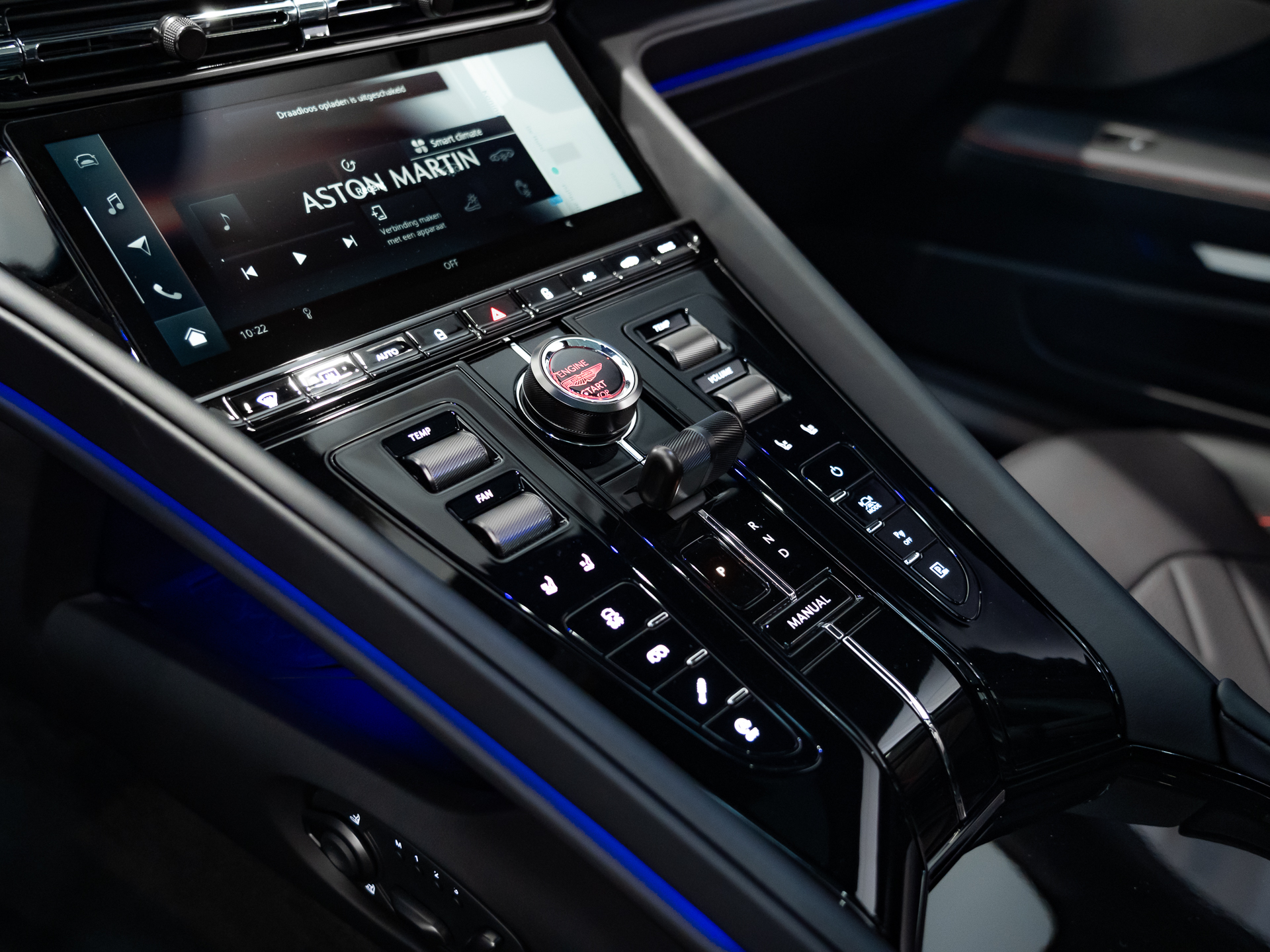Ready2Drive DB12 S Coupe Chimera Blue - 36