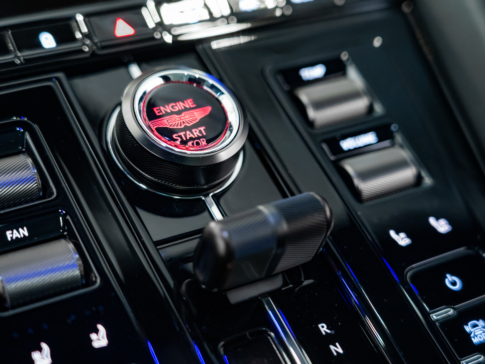 Ready2Drive DB12 S Coupe Chimera Blue - 37