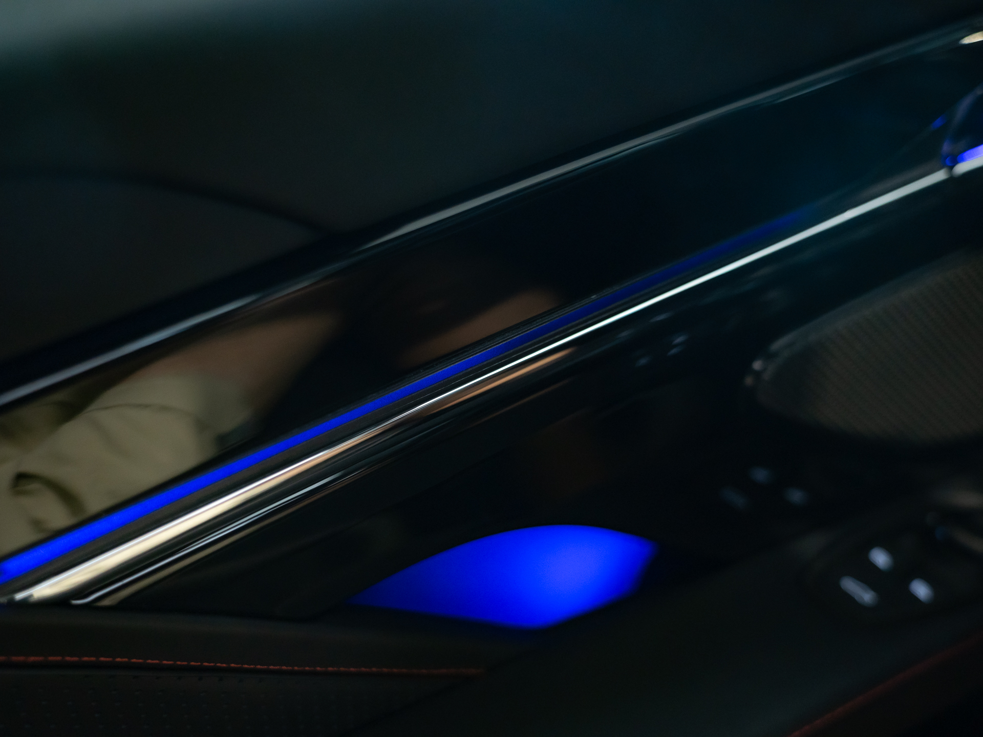 Ready2Drive DB12 S Coupe Chimera Blue - 44