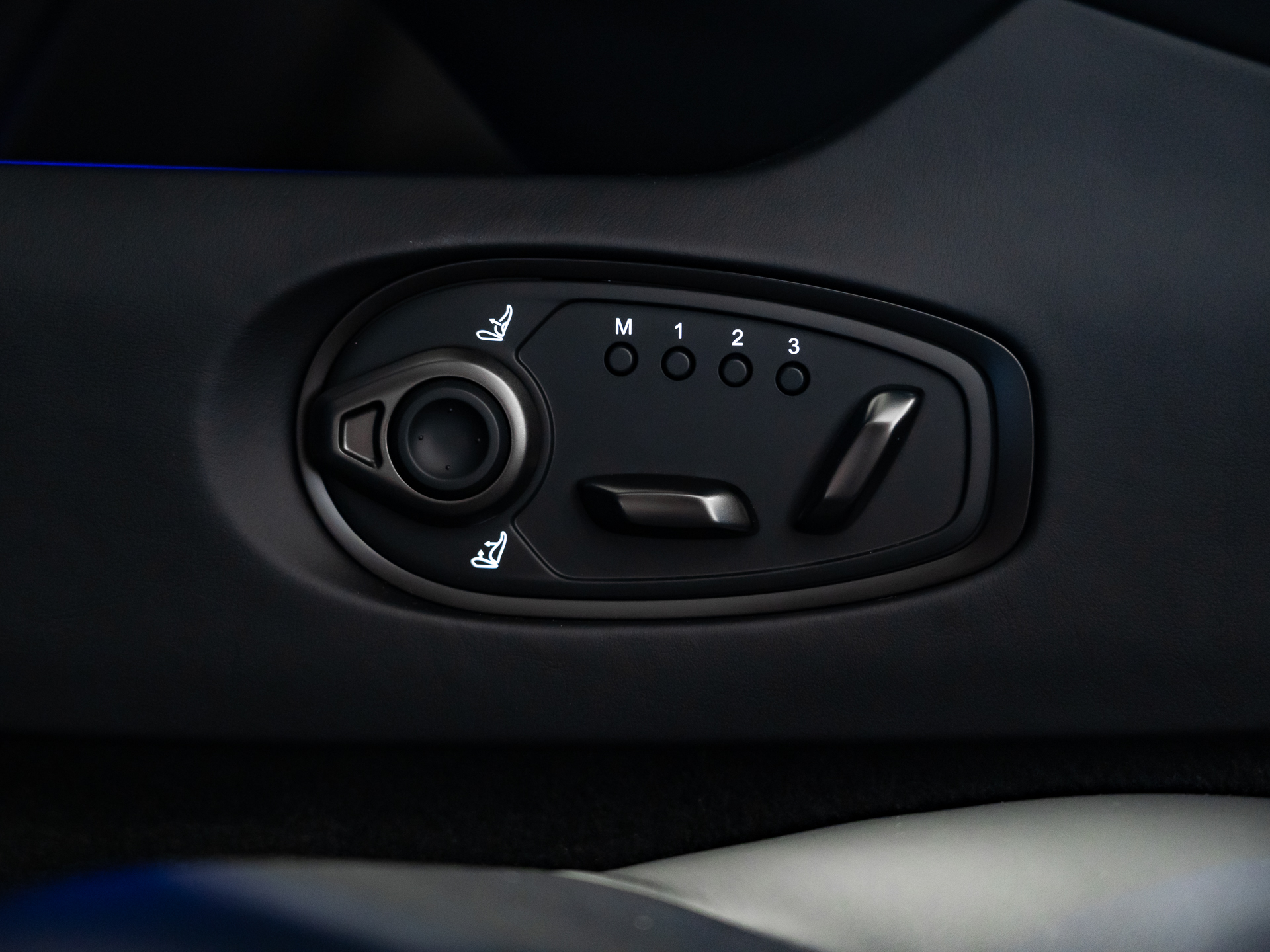 Ready2Drive DB12 S Coupe Chimera Blue - 51