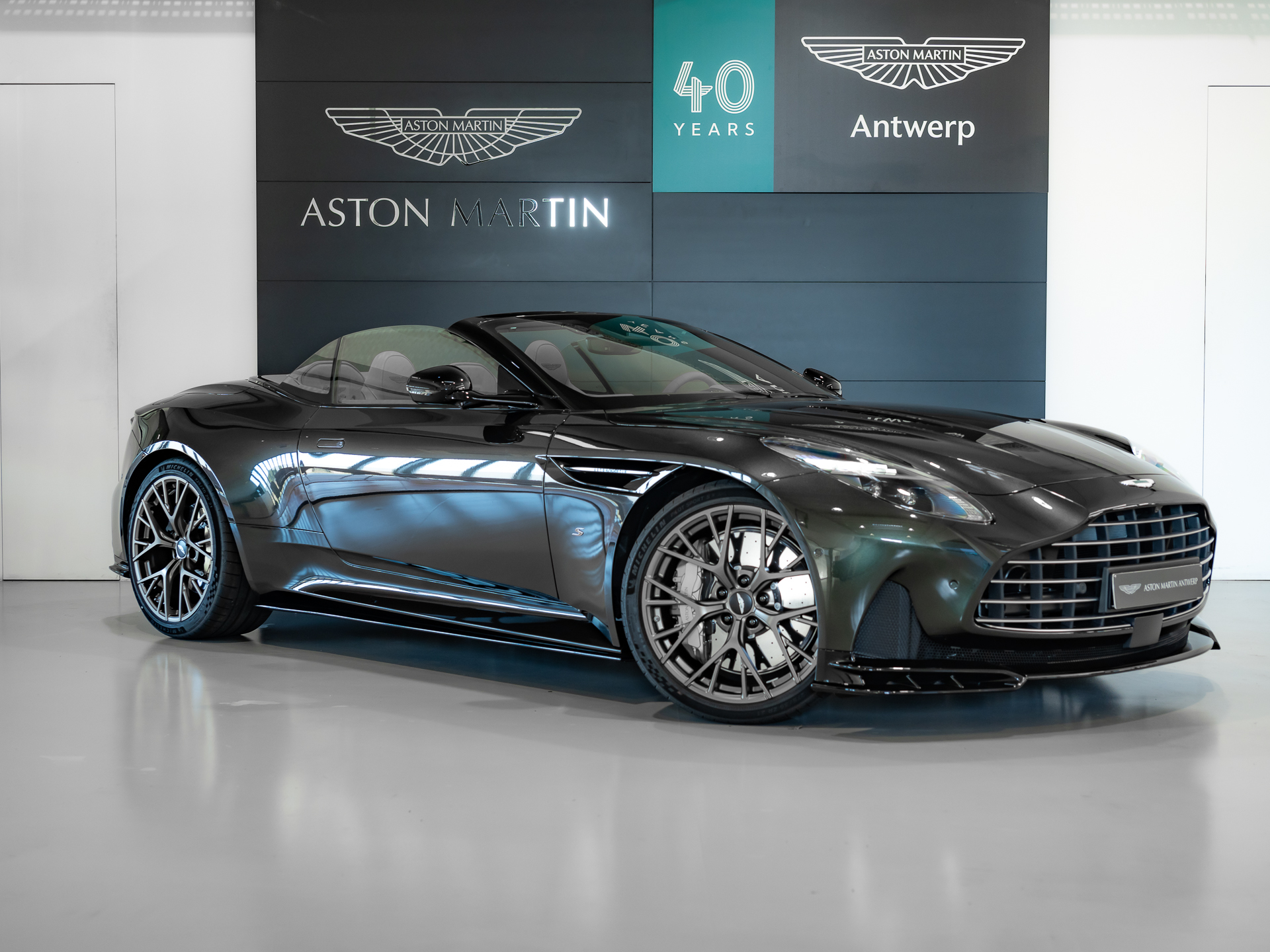 Ready2Drive DB12 S Volante Minotaur Green