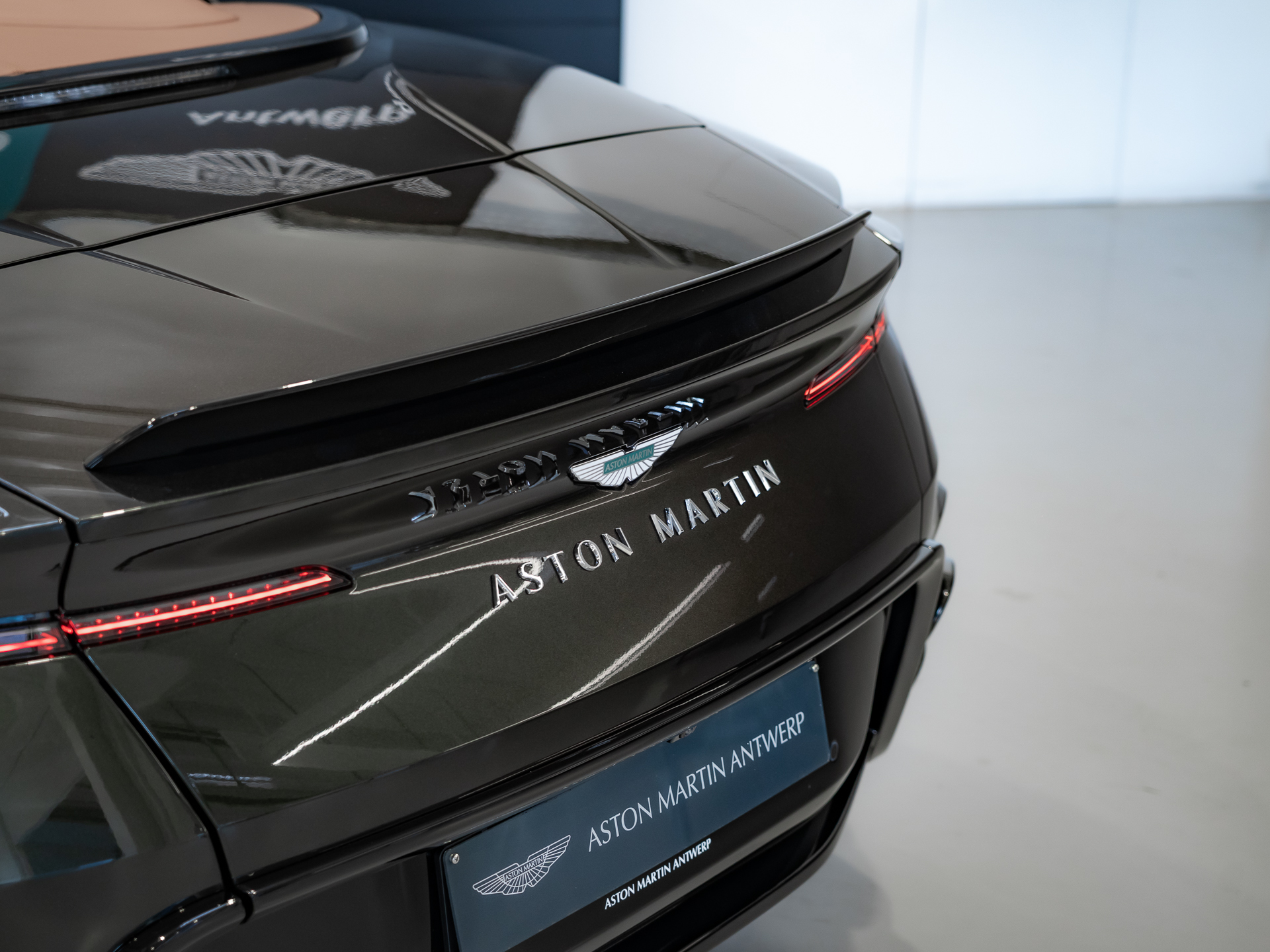 Ready2Drive DB12 S Volante Minotaur Green - 26