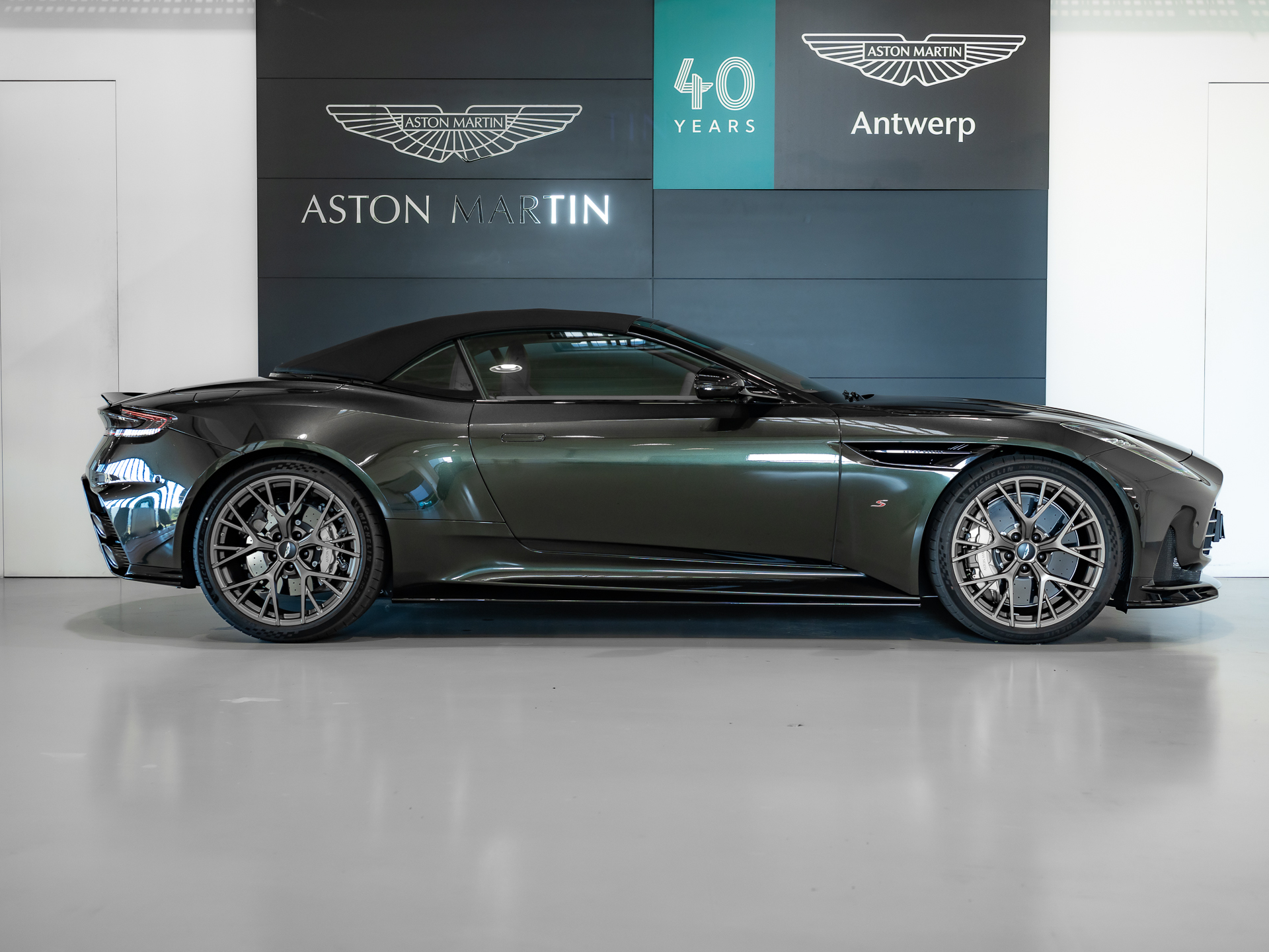 Ready2Drive DB12 S Volante Minotaur Green - 4