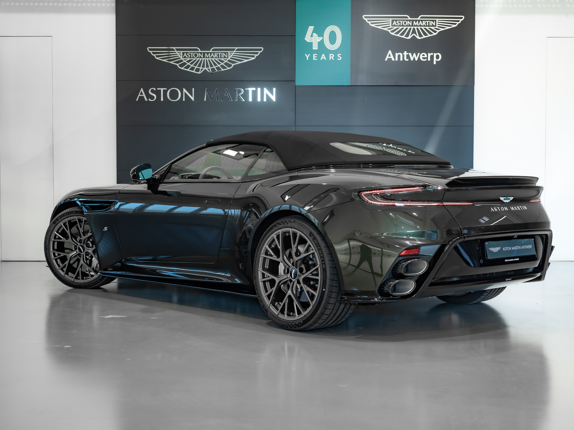 Ready2Drive DB12 S Volante Minotaur Green - 8
