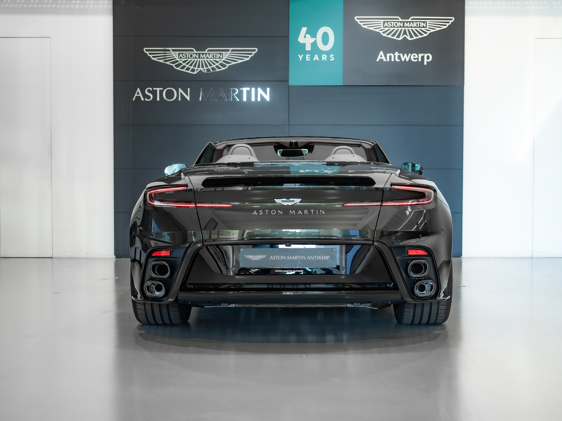 Ready2Drive DB12 S Volante Minotaur Green - 9