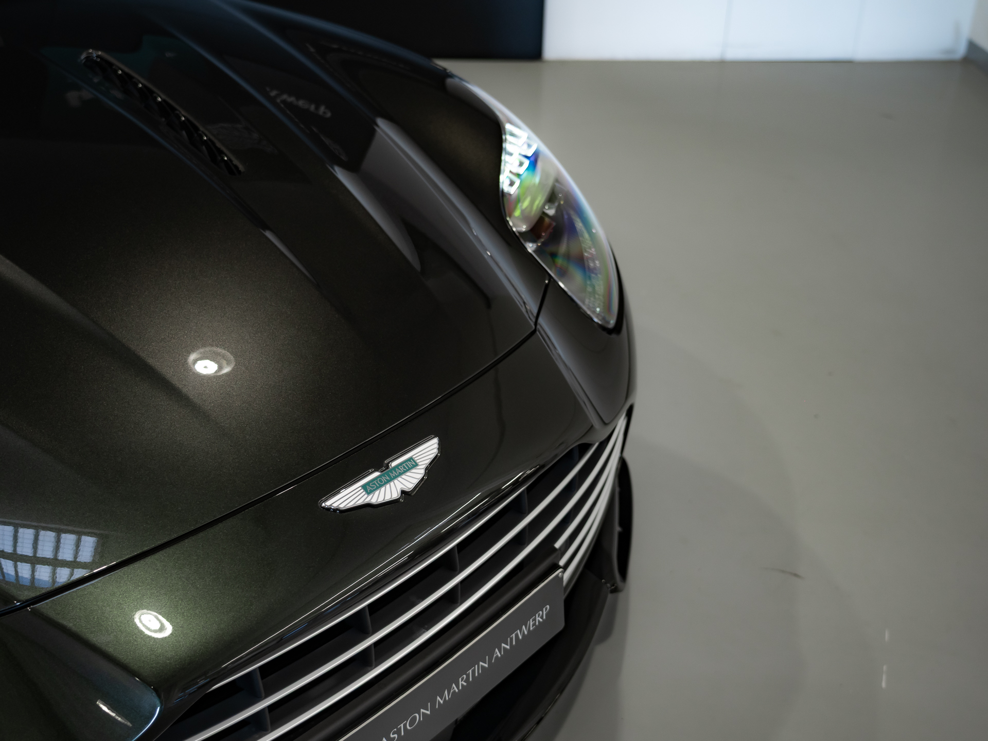 Ready2Drive DB12 S Volante Minotaur Green - 10