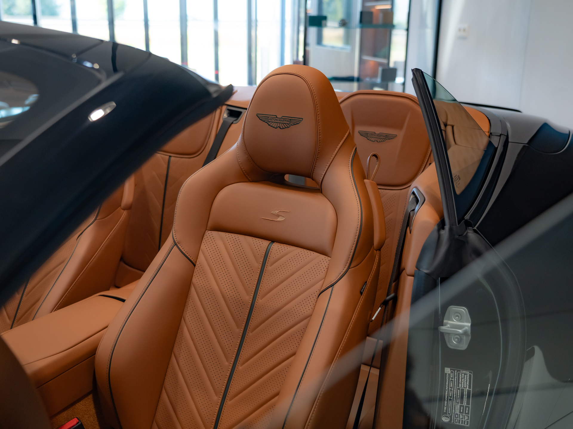 Ready2Drive DB12 S Volante Minotaur Green - 44