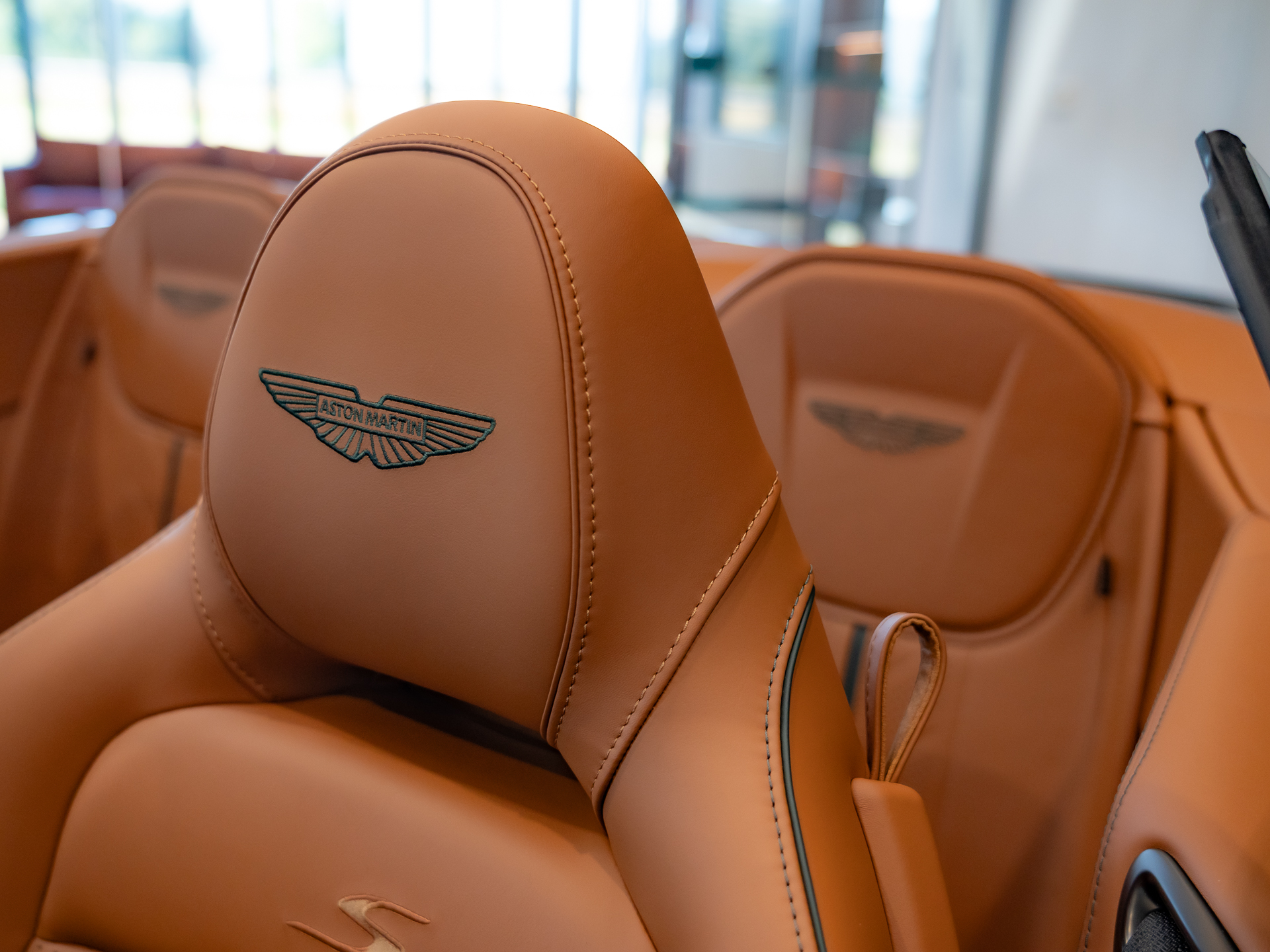Ready2Drive DB12 S Volante Minotaur Green - 45