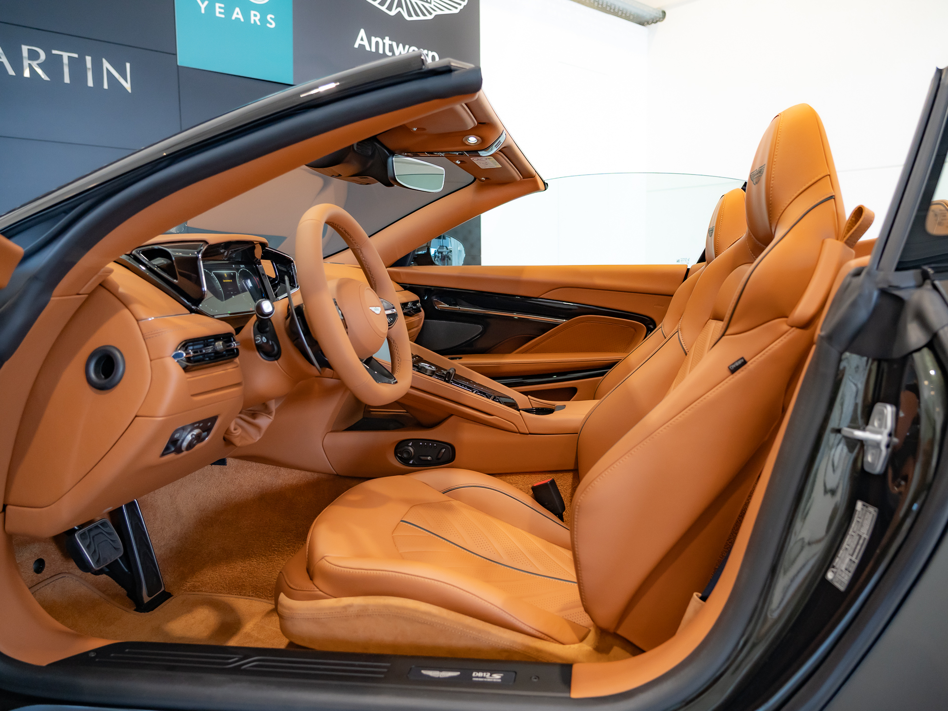 Ready2Drive DB12 S Volante Minotaur Green - 56