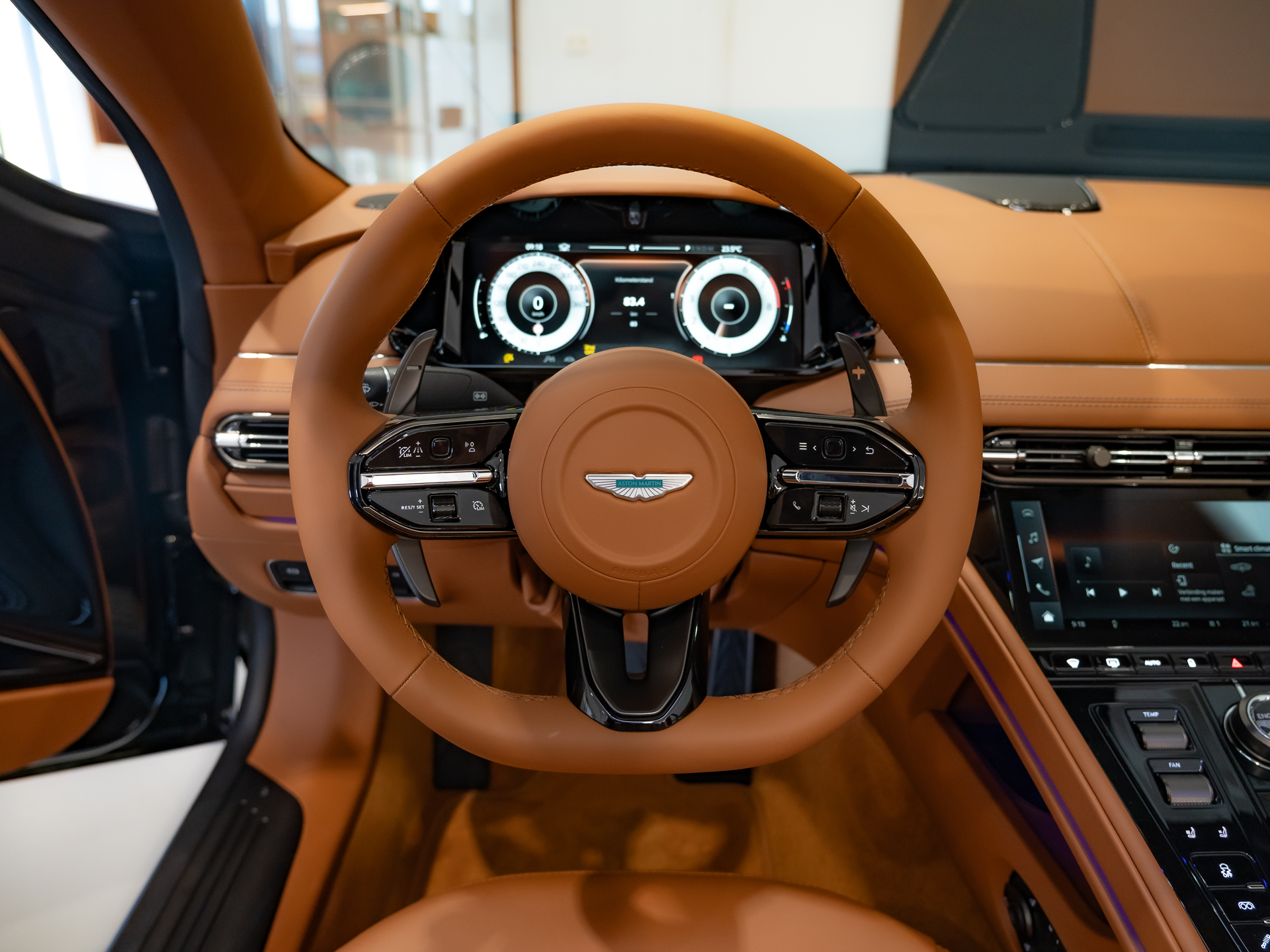 Ready2Drive DB12 S Volante Minotaur Green - 60