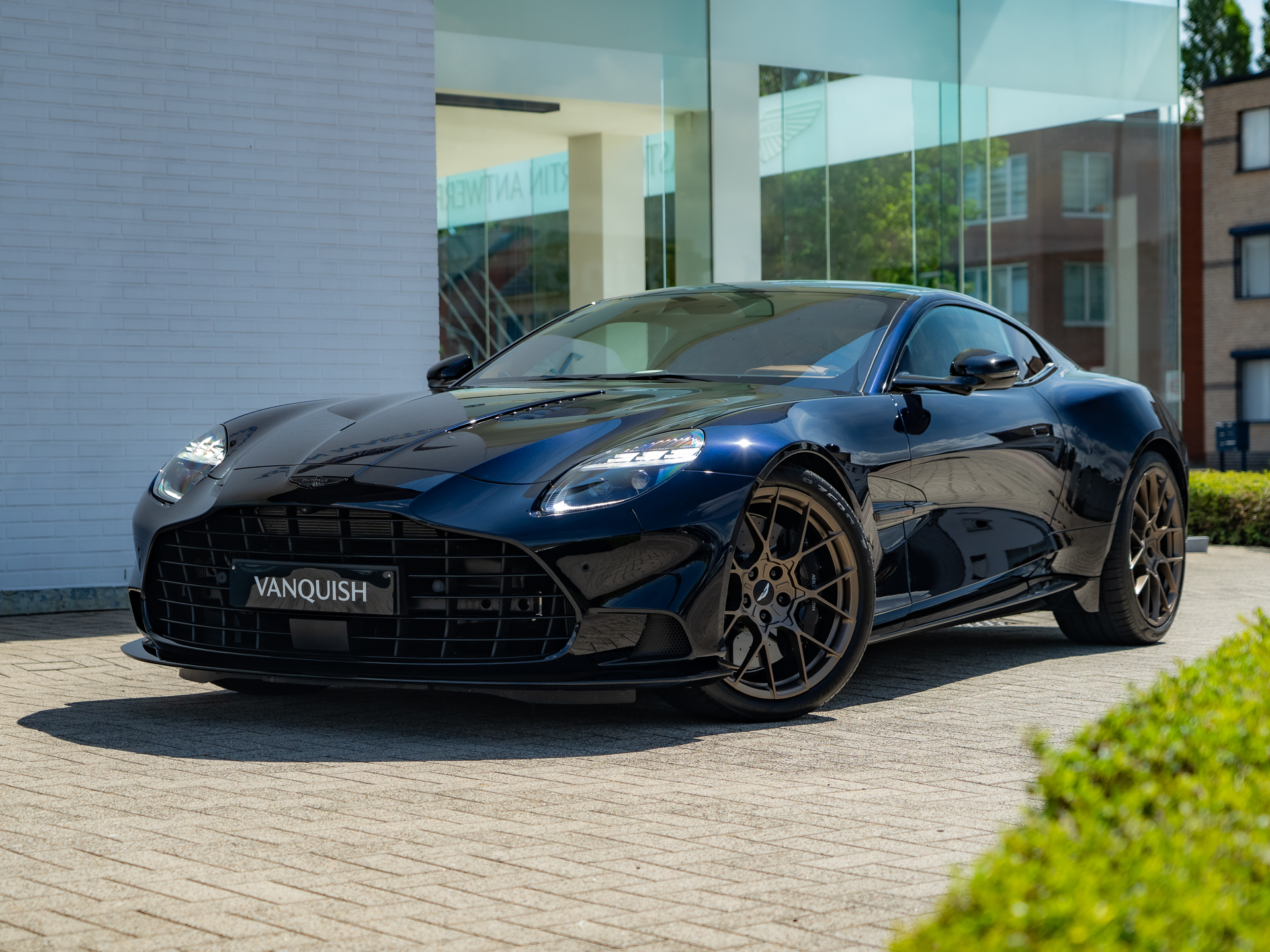 Ready2Drive Vanquish Coupe Ultramarine Black