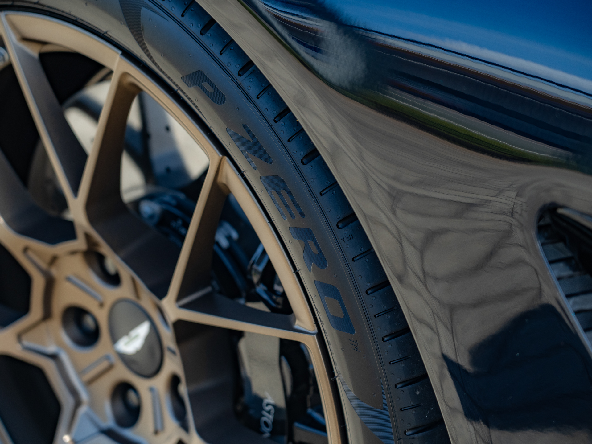 Ready2Drive Vanquish Coupe Ultramarine Black - 10