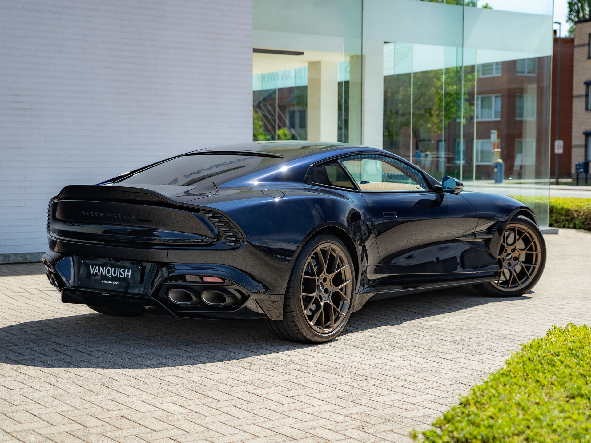 Ready2Drive Vanquish Coupe Ultramarine Black - 4