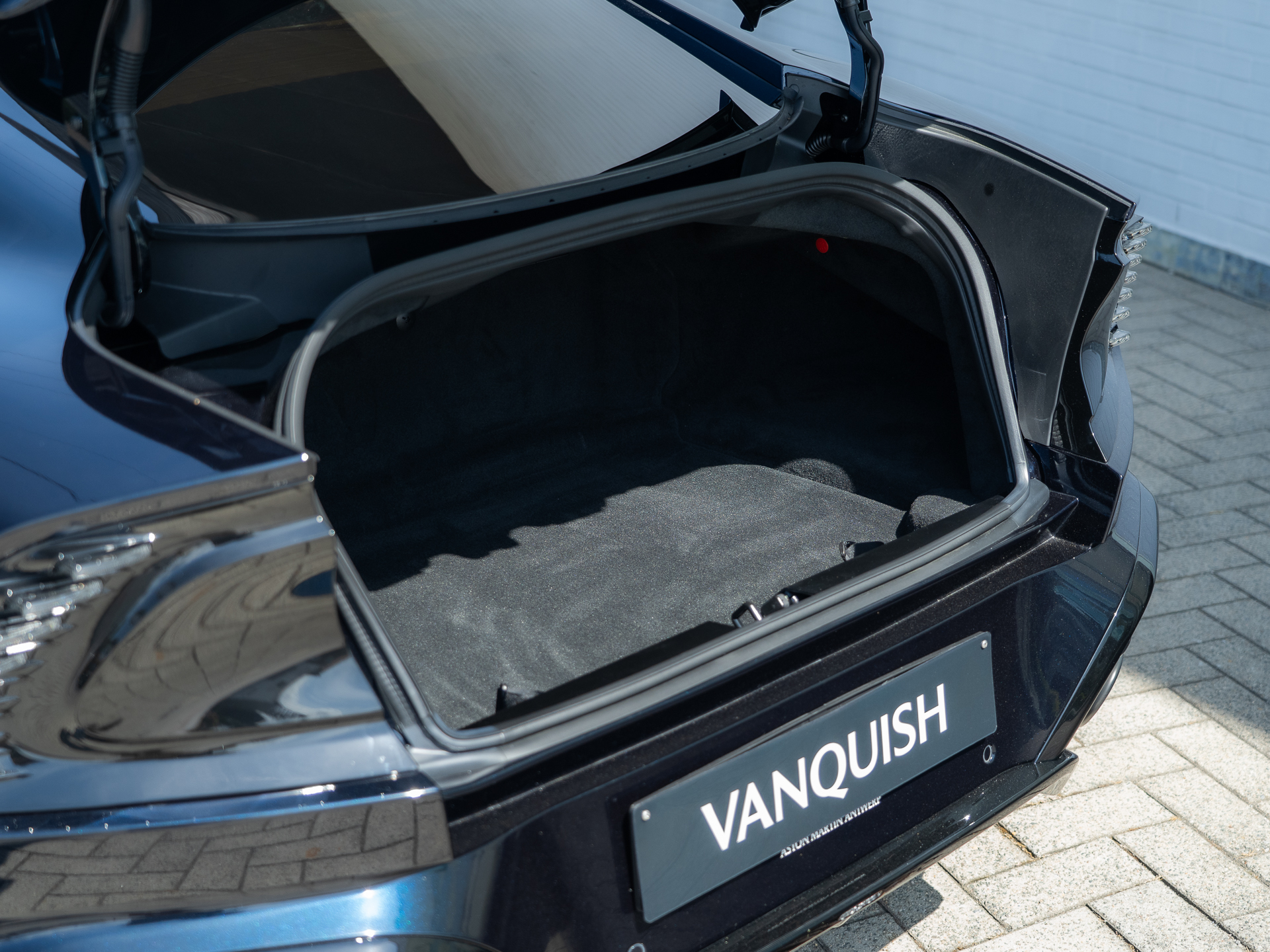 Ready2Drive Vanquish Coupe Ultramarine Black - 19