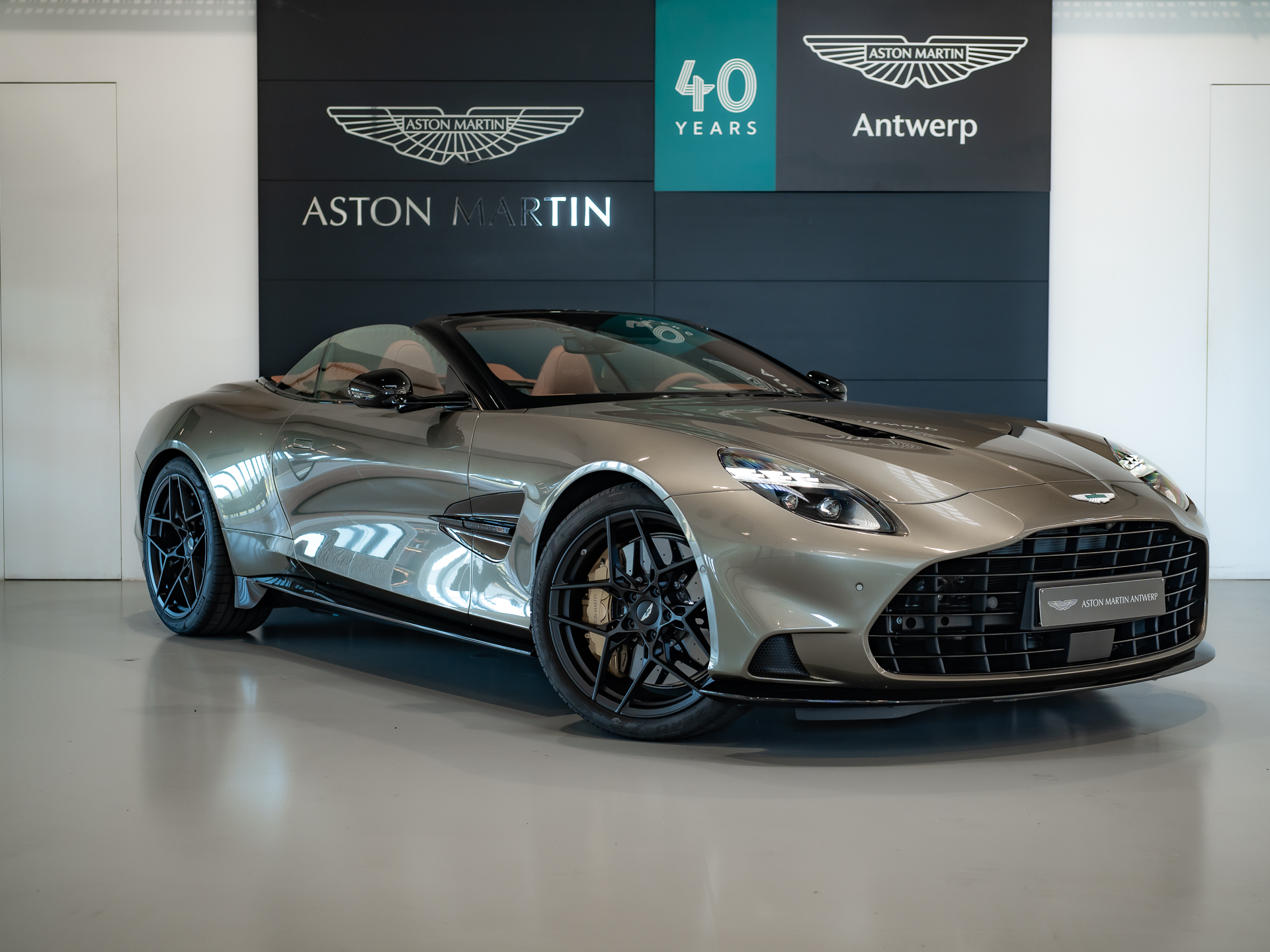 Ready2Drive Vanquish Volante Arden Green