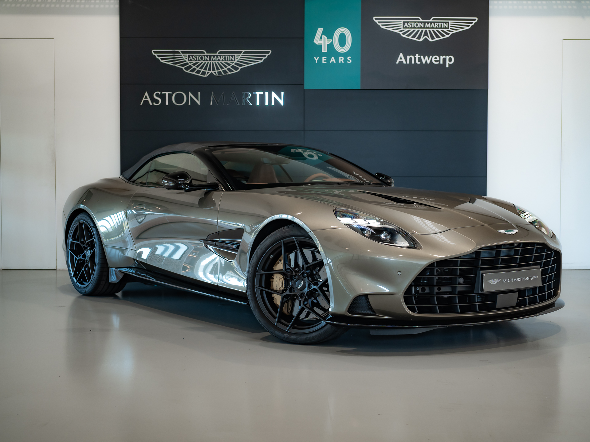 Ready2Drive Vanquish Volante Arden Green - 1