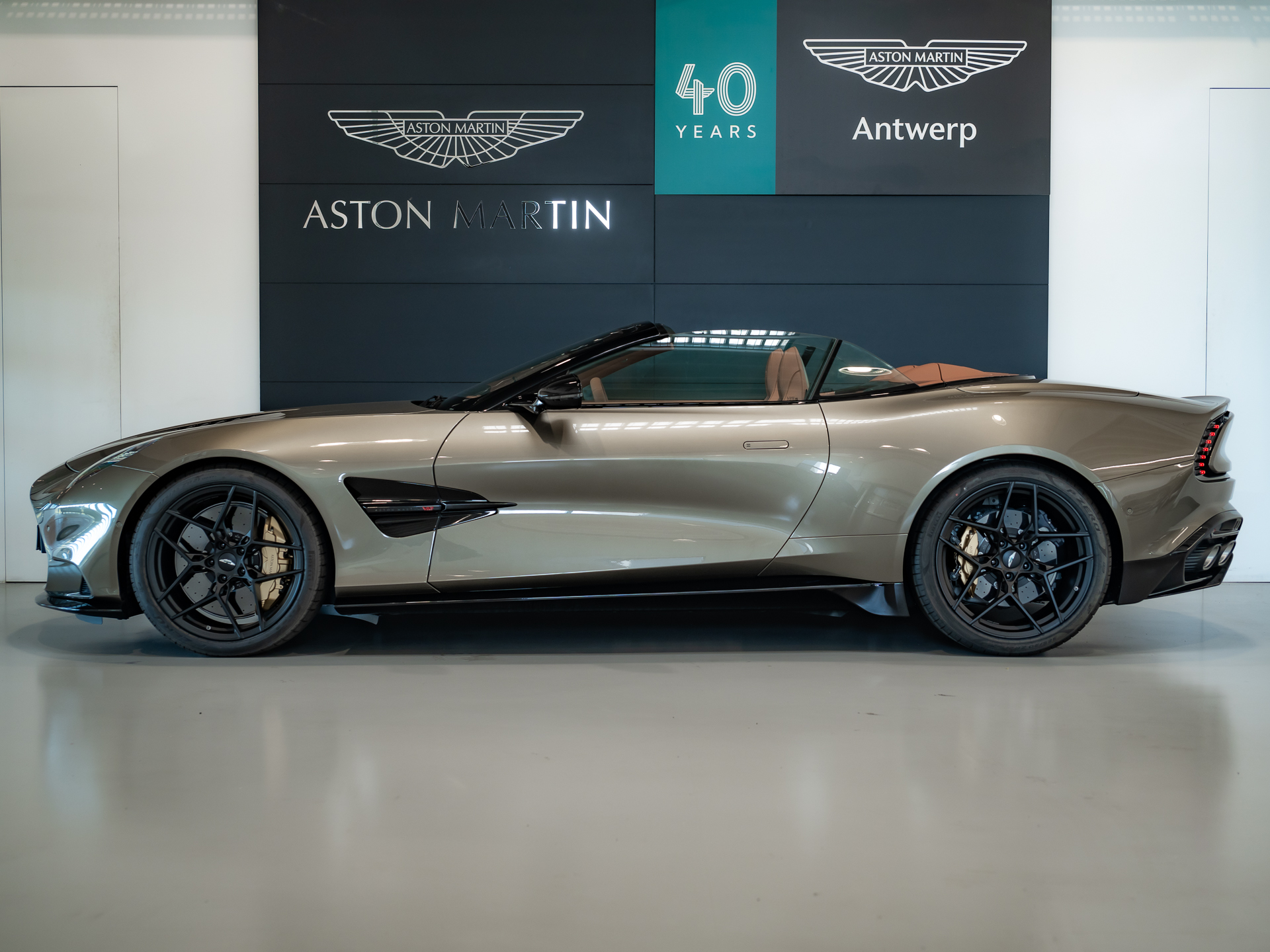 Ready2Drive Vanquish Volante Arden Green - 9