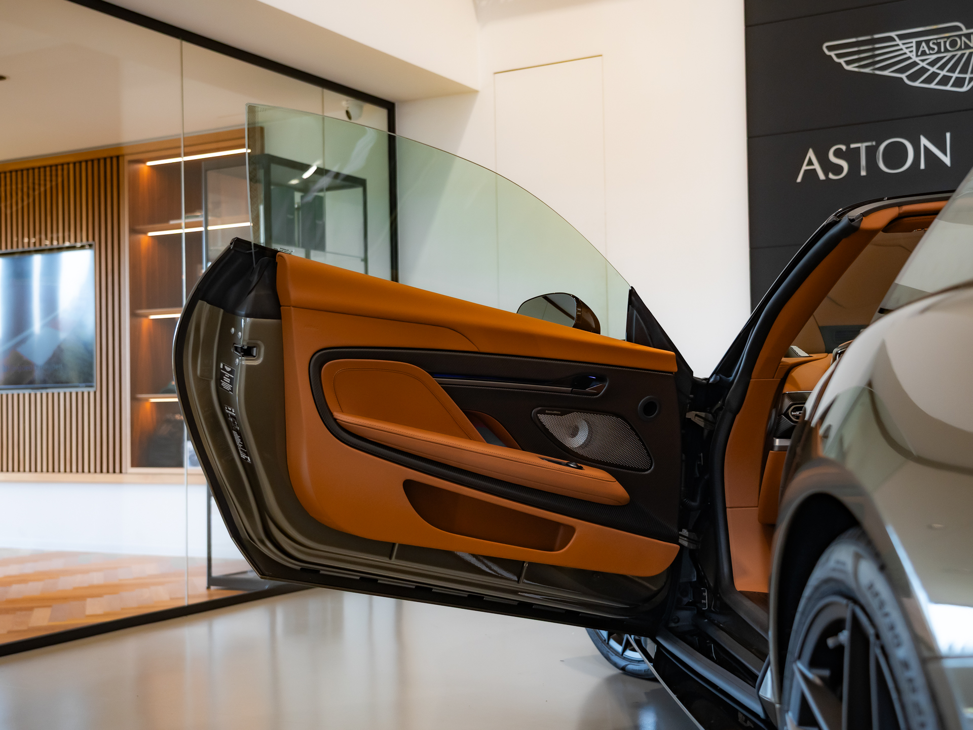 Ready2Drive Vanquish Volante Arden Green - 57