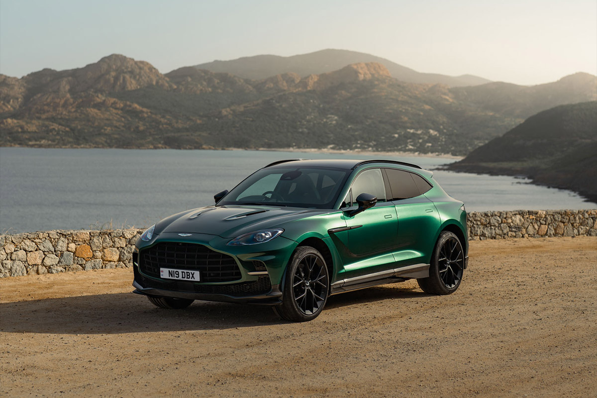 Aston Martin DBX707